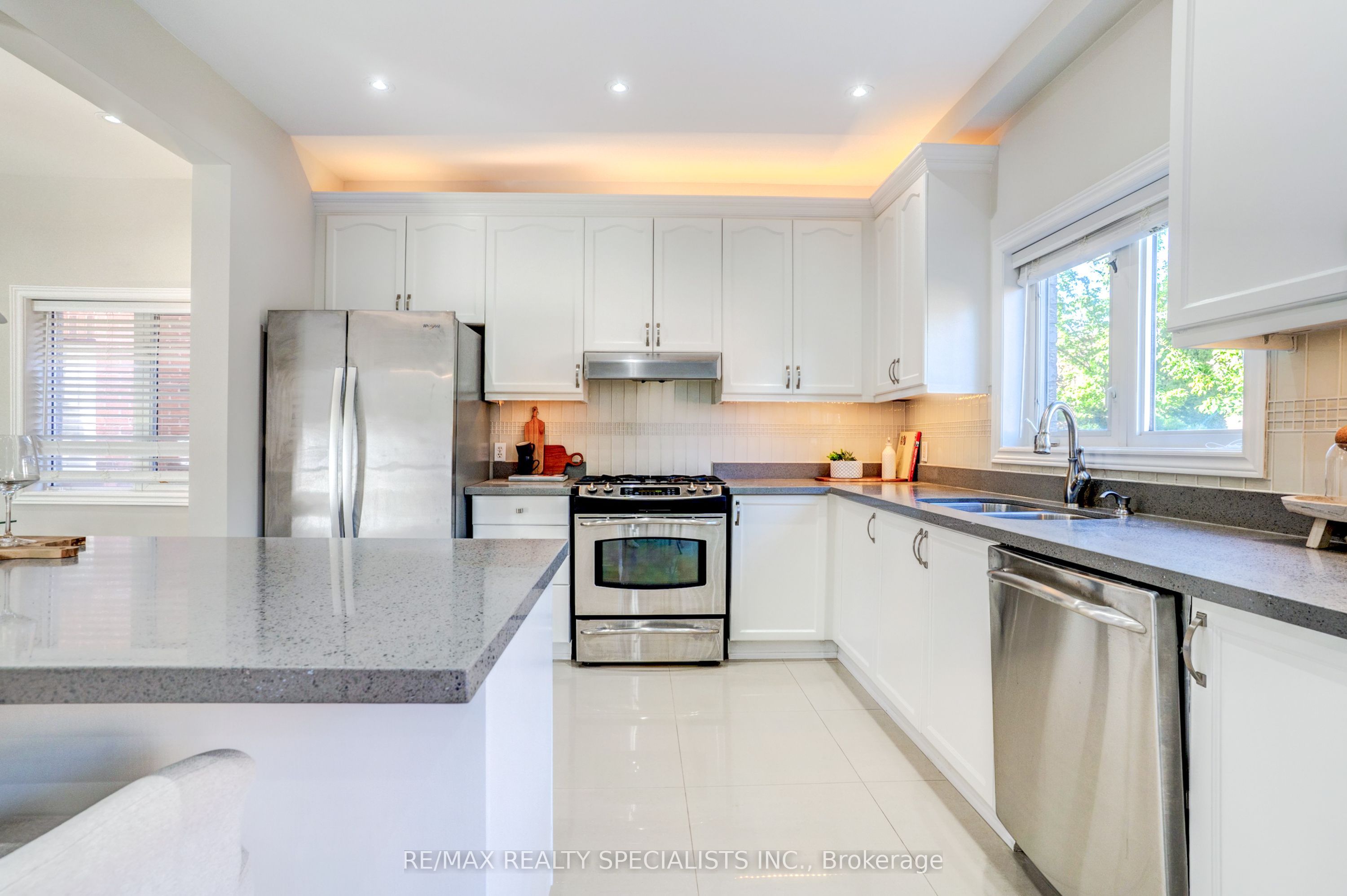 7 Kingspoint Circle Property Photo 6