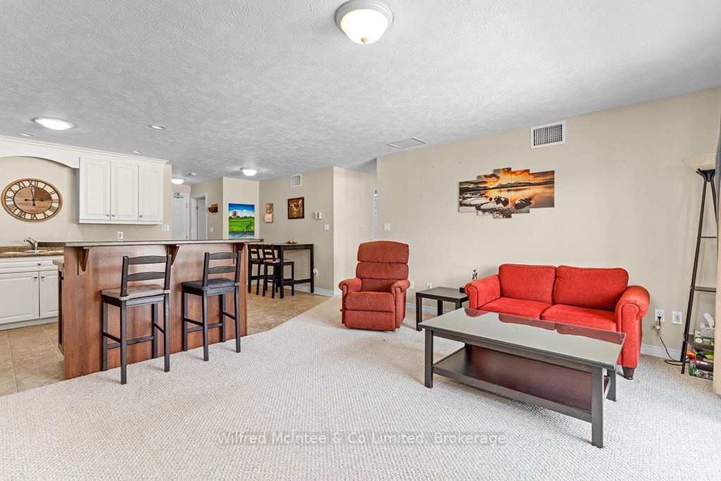 125 William Street N 406 Property Photo 2