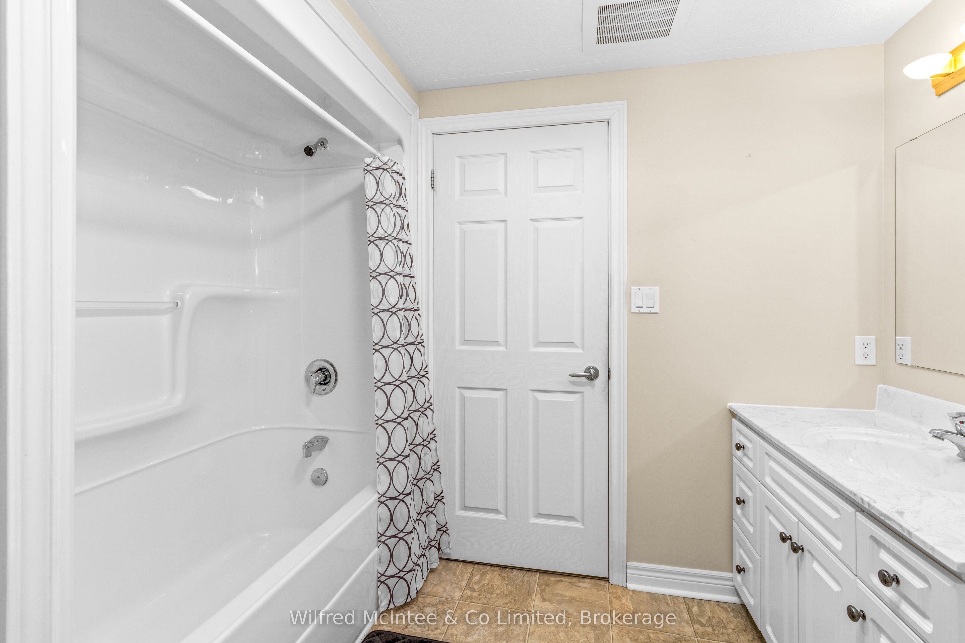 125 William Street N 406 Property Photo 17