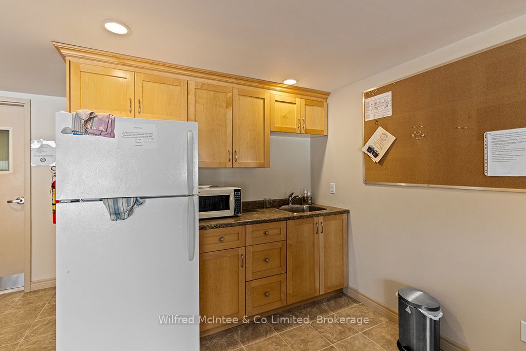 125 William Street N 406 Property Photo 44
