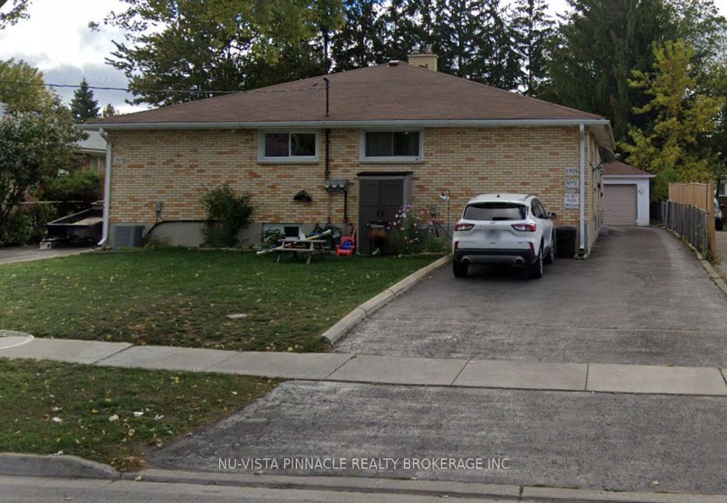 1905 Wavell Street Property Photo 2