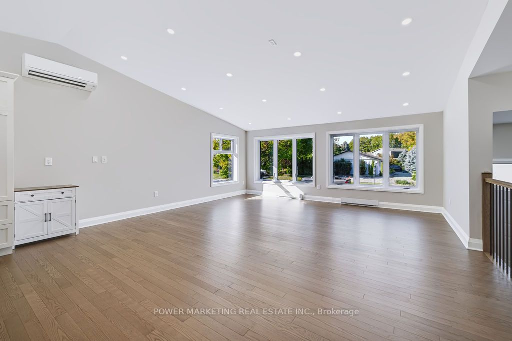 22 Parkglen Drive Property Photo 8