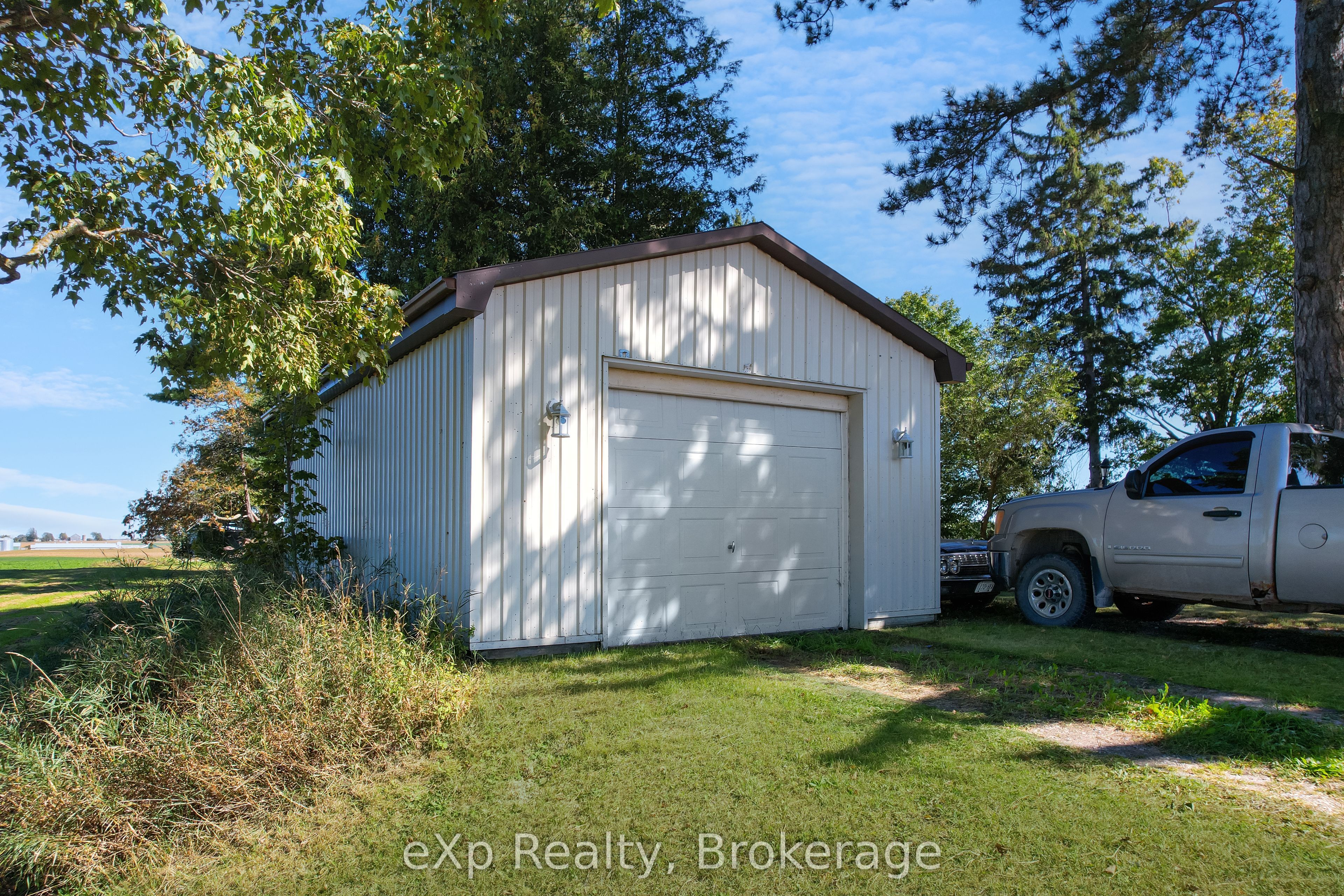 482 10 Side Road S Property Photo 35