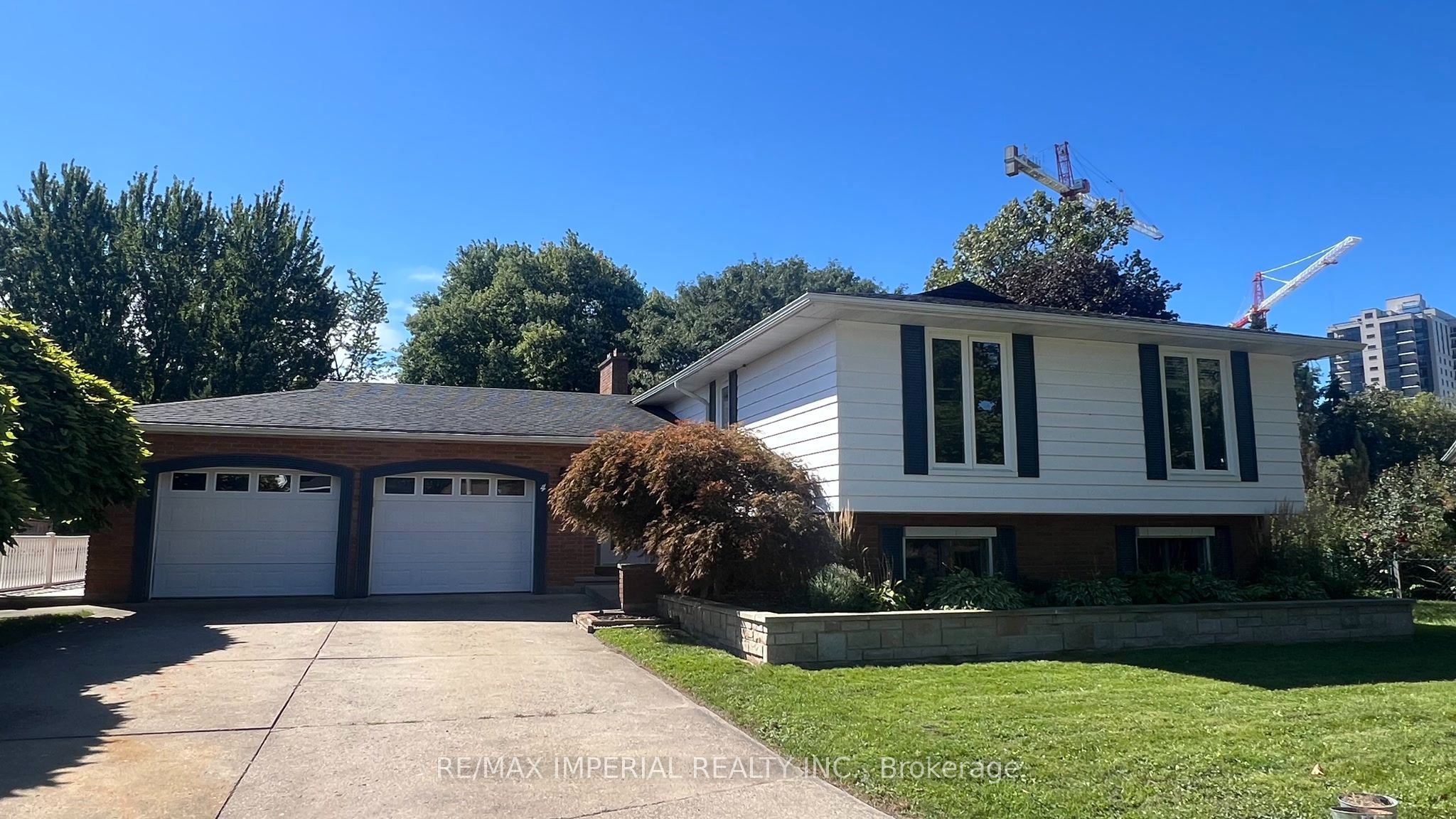 4 Pyramid Place Property Photo 1