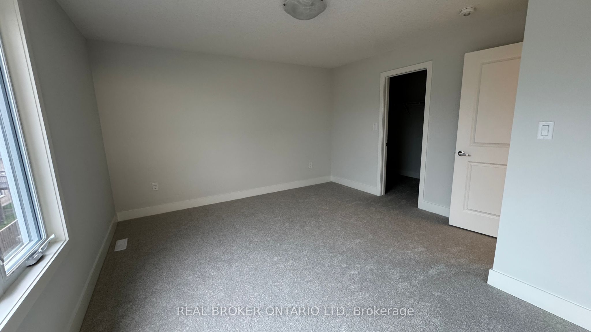 925 Deveron Crescent 44 Property Photo 6