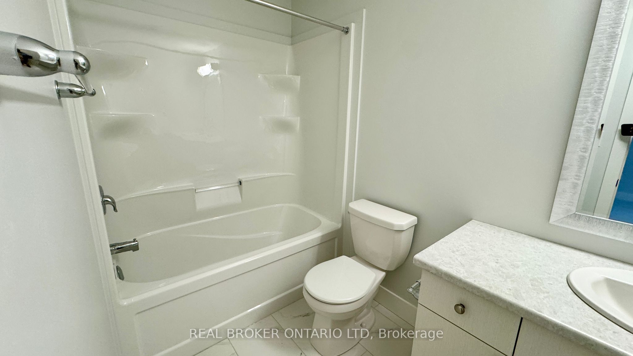 925 Deveron Crescent 44 Property Photo 11