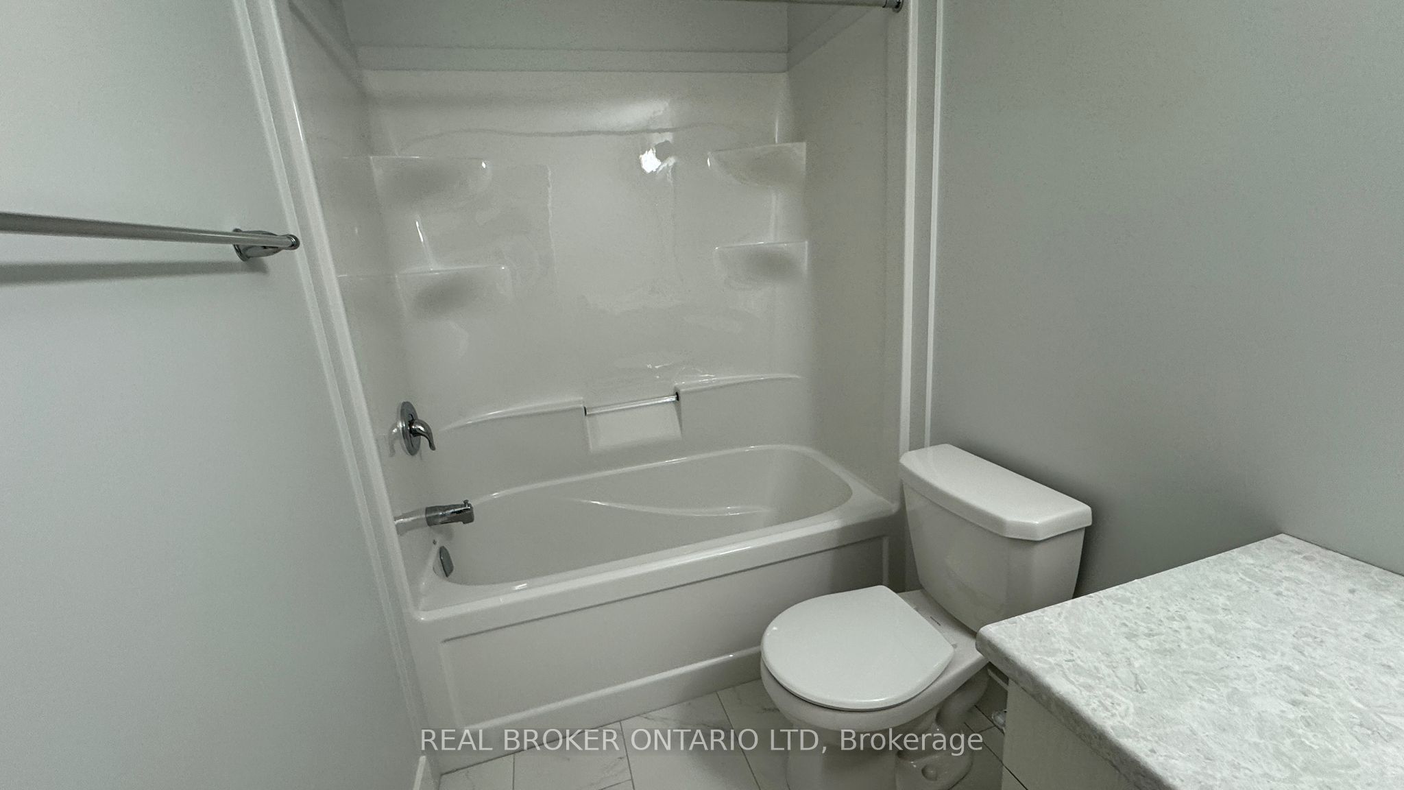 925 Deveron Crescent 44 Property Photo 12