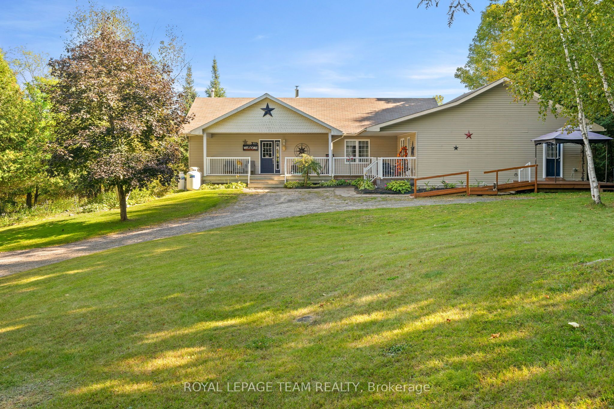 5195 Mcdonald's Corners Road Property Photo 2