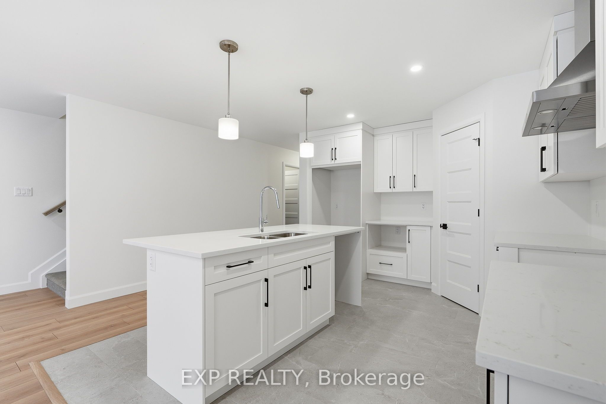 243 Sumac Crescent Property Photo 6