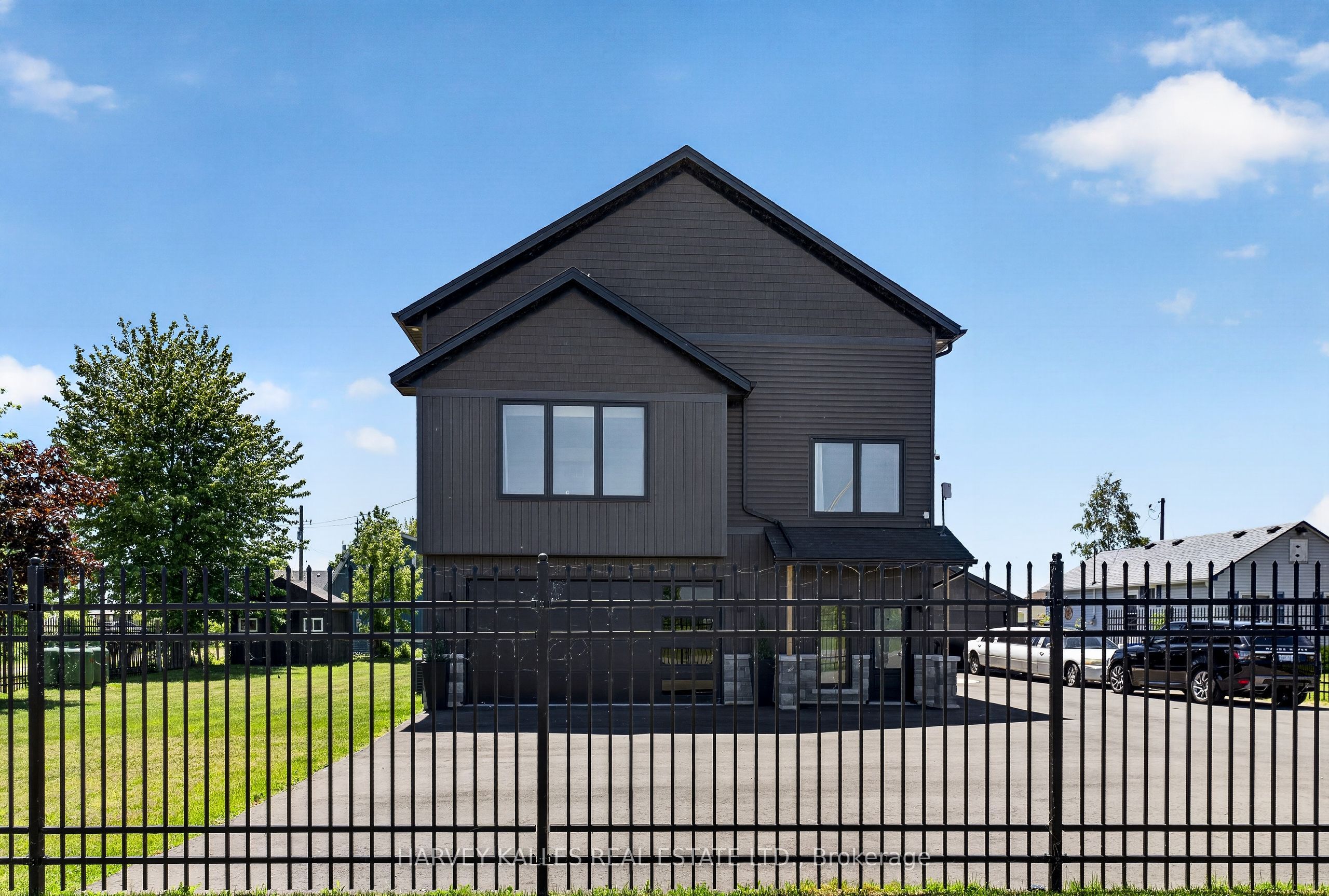3184 Lakeshore Road Property Photo 2