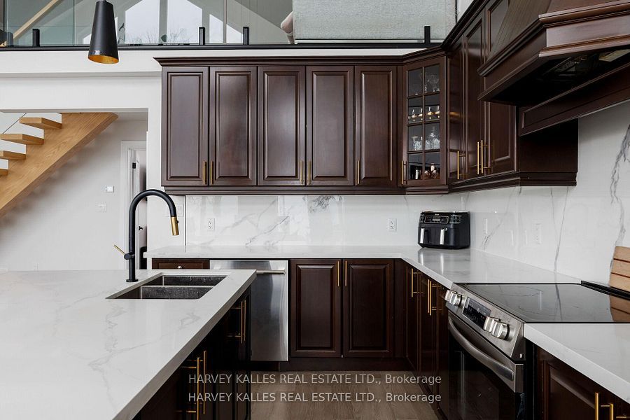 3184 Lakeshore Road Property Photo 16