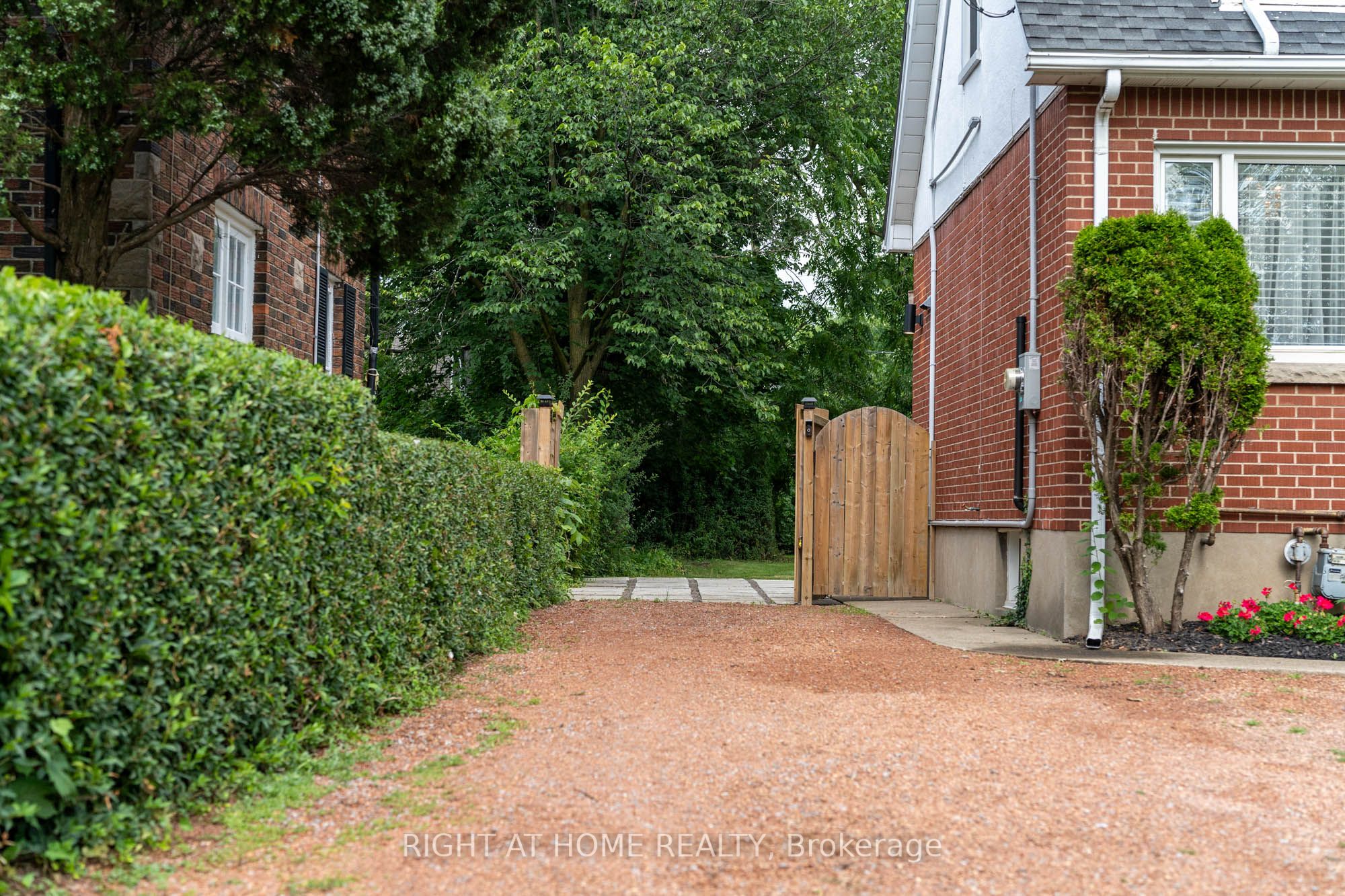 105 Glenridge Avenue Lower Property Photo 12