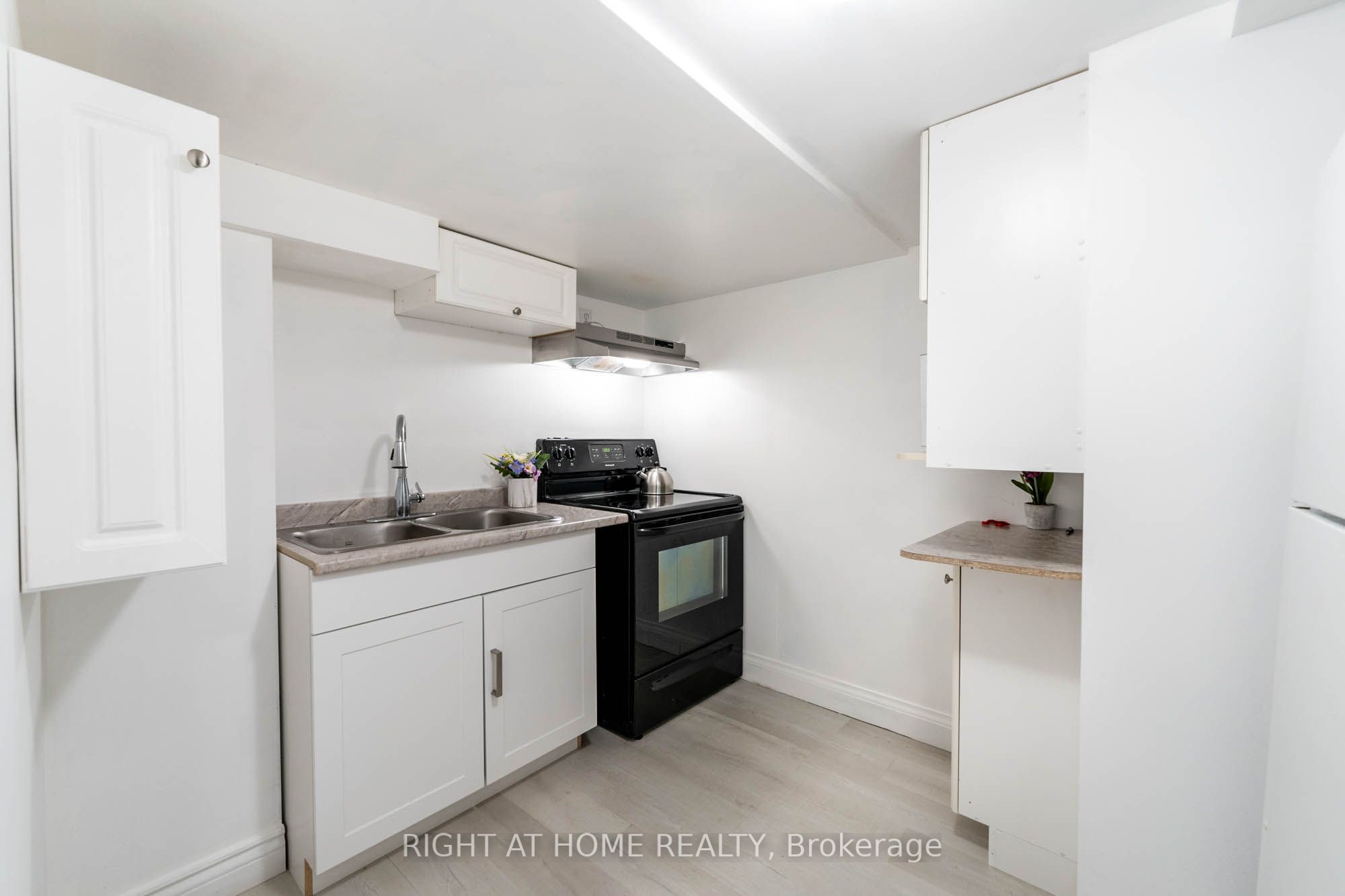 105 Glenridge Avenue Lower Property Photo 22