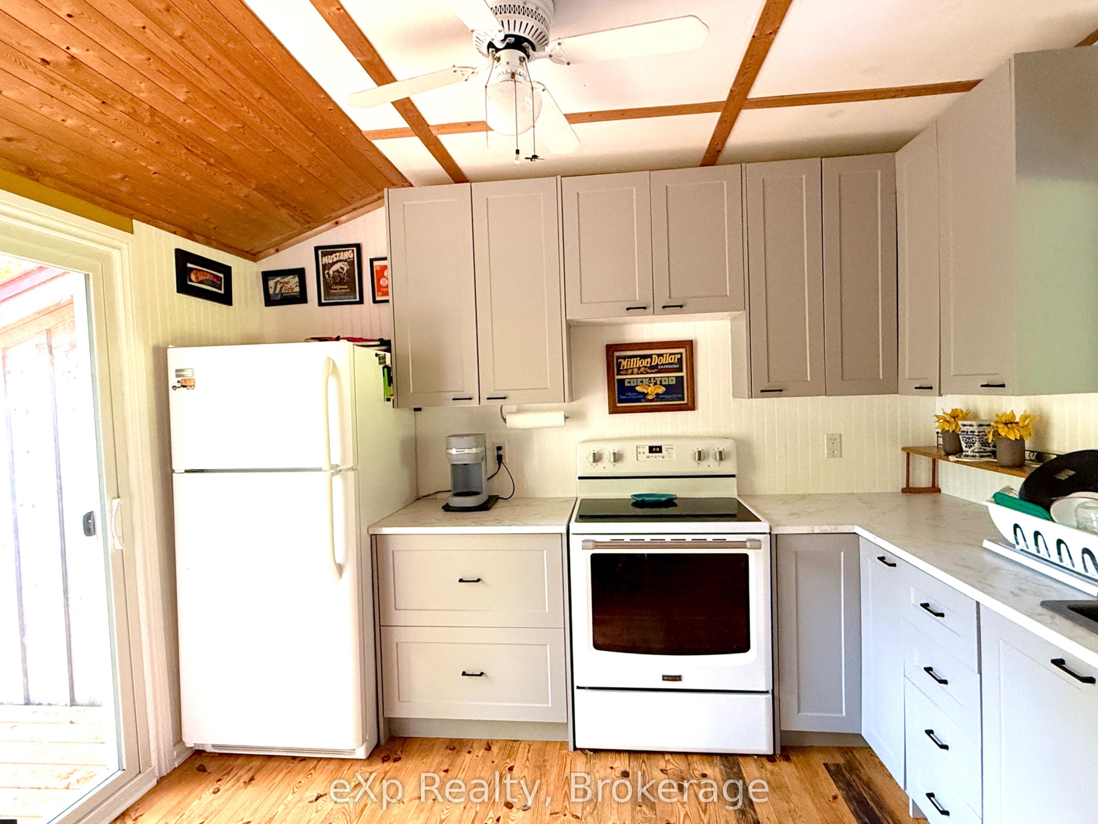 426 Huron Road Property Photo 6