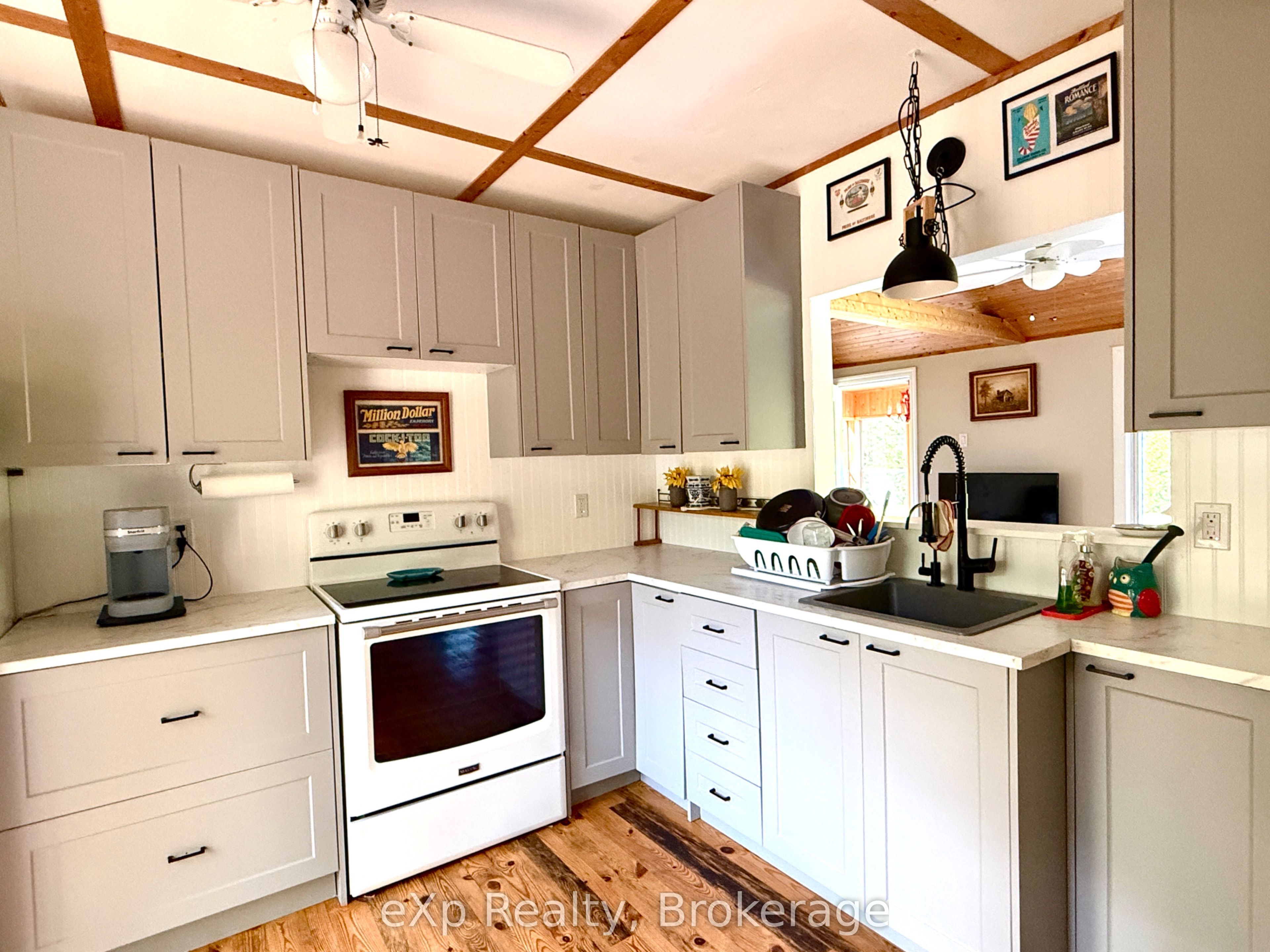 426 Huron Road Property Photo 7