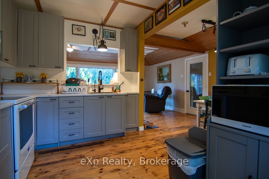 426 Huron Road Property Photo 10