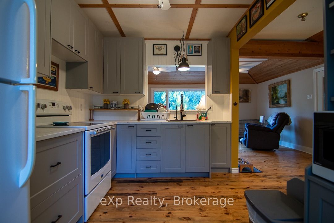 426 Huron Road Property Photo 11