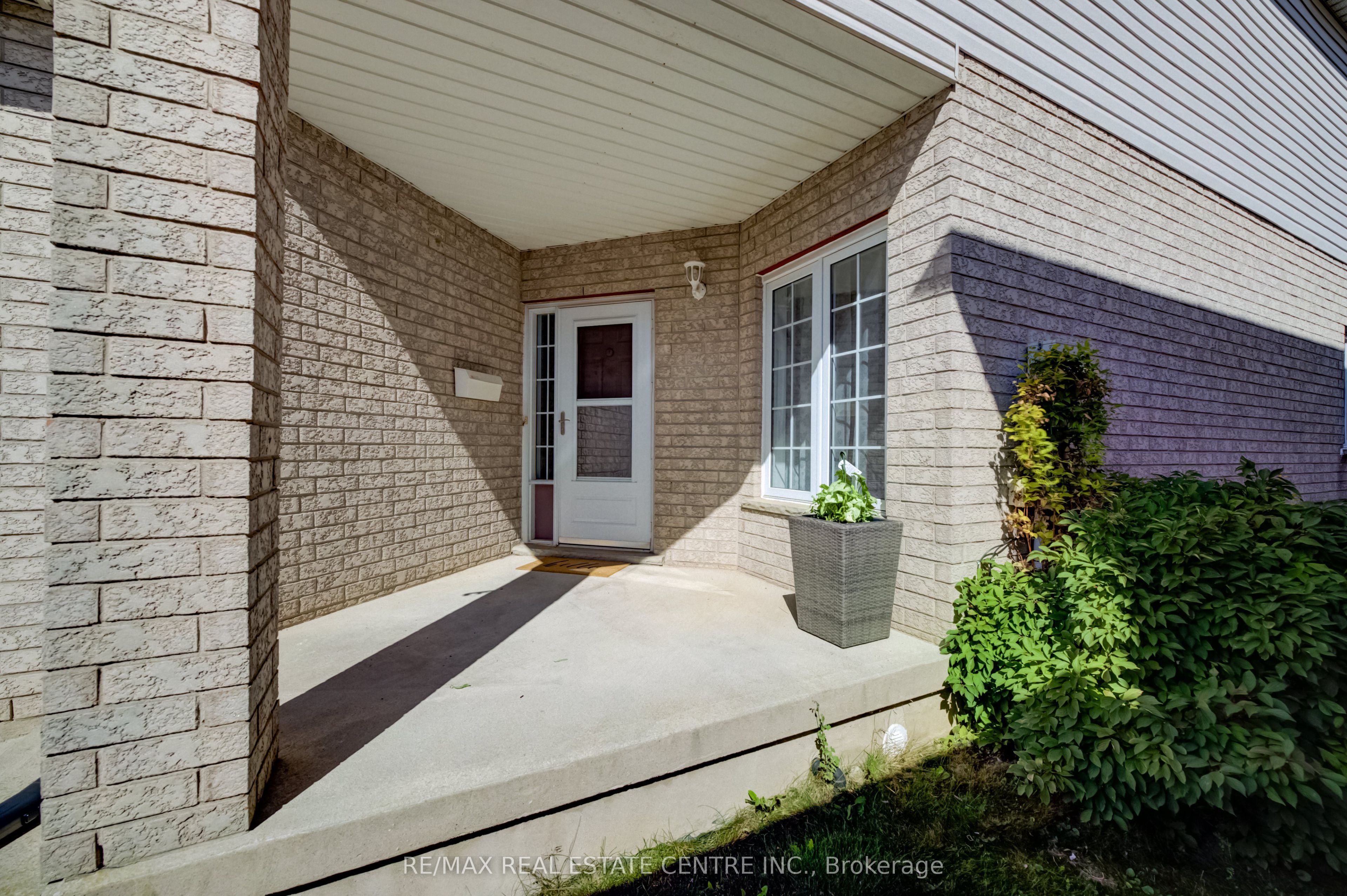 295 Gatehouse Drive Property Photo 4
