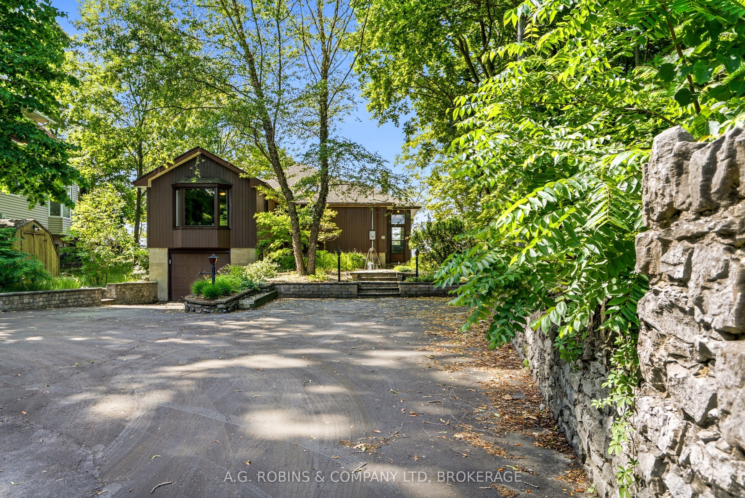 10599 Lakeshore Road Property Photo 1