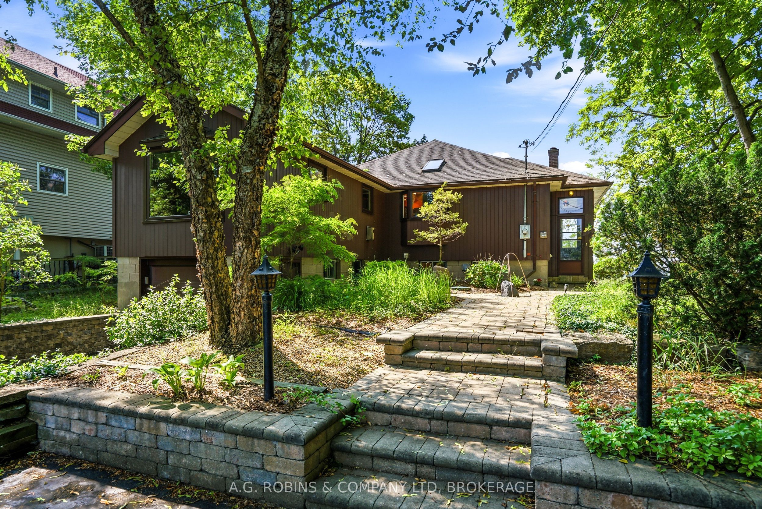 10599 Lakeshore Road Property Photo 2