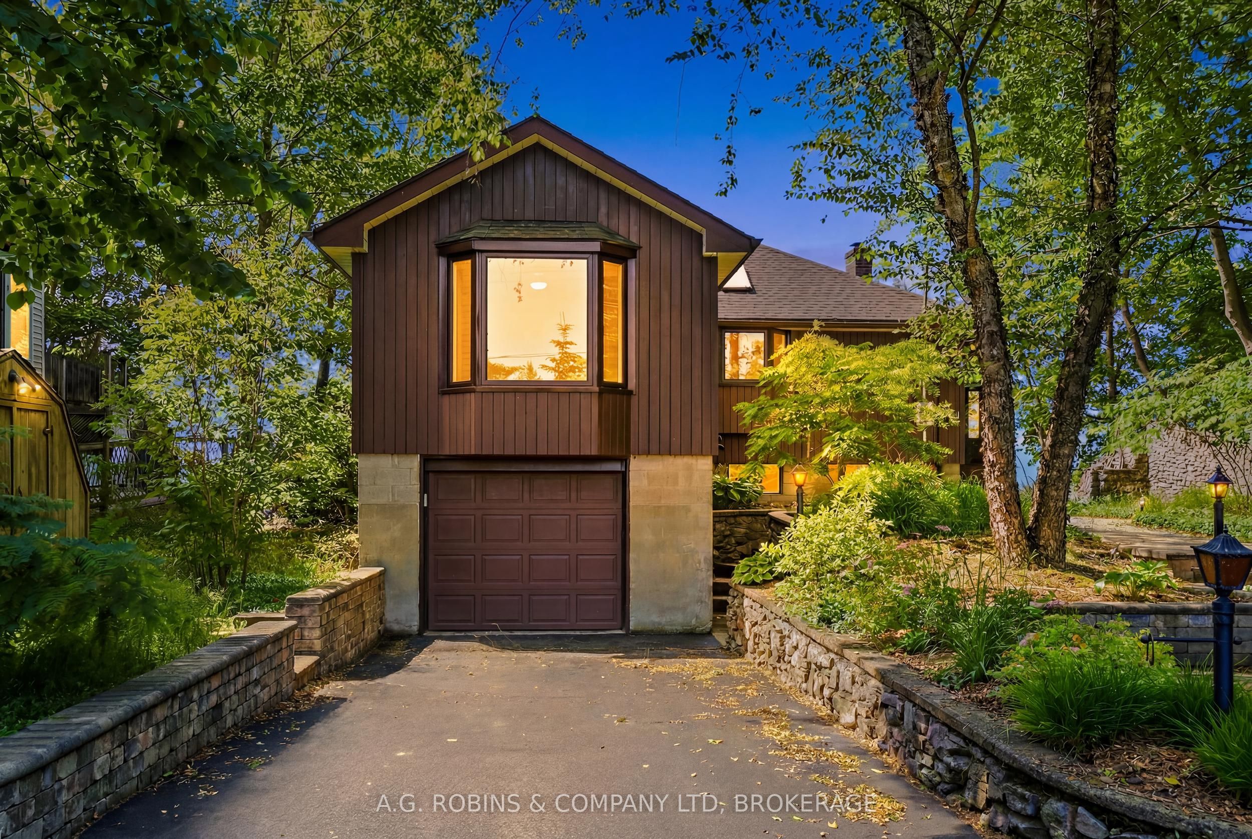 10599 Lakeshore Road Property Photo 3