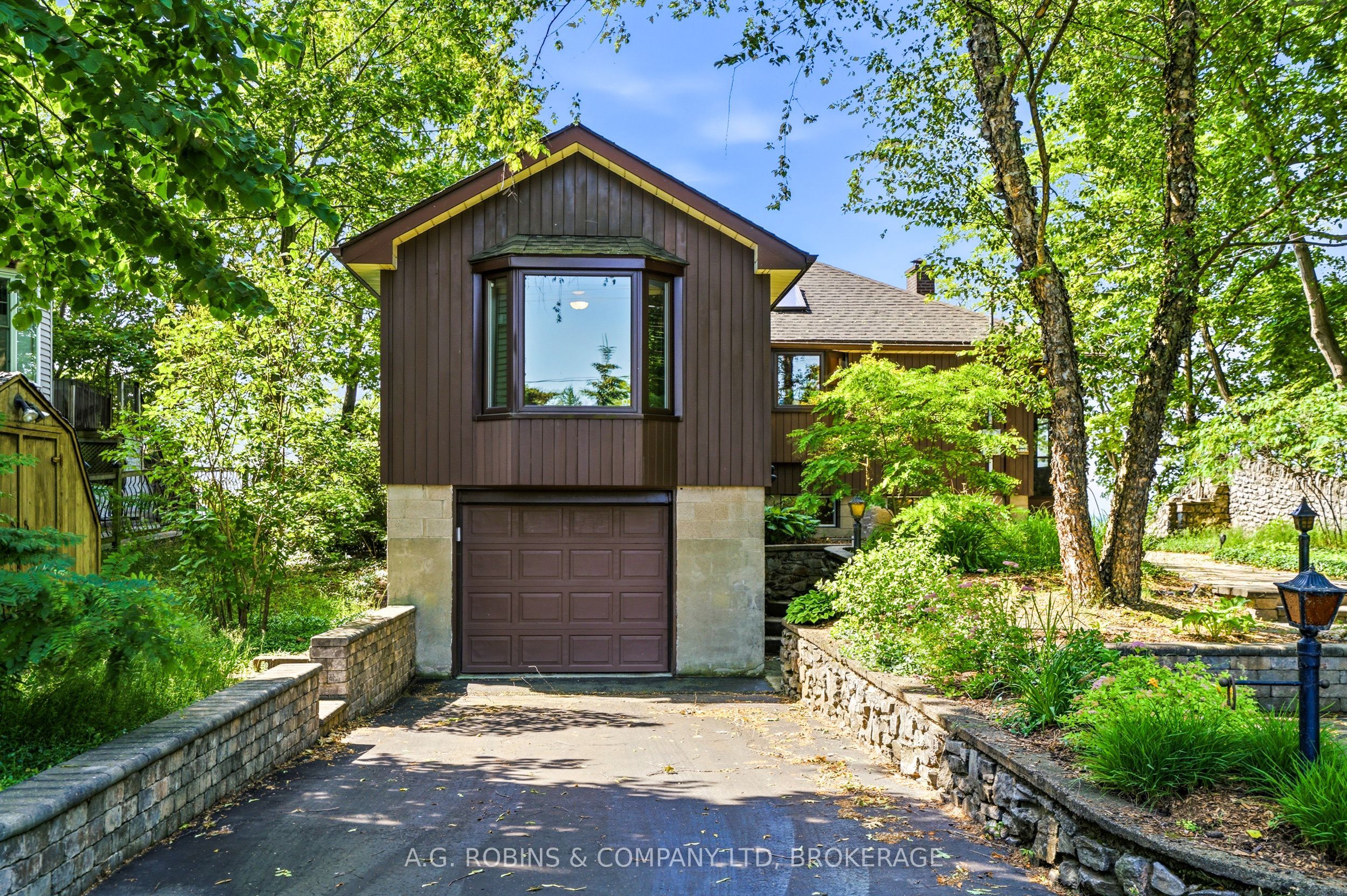 10599 Lakeshore Road Property Photo 6