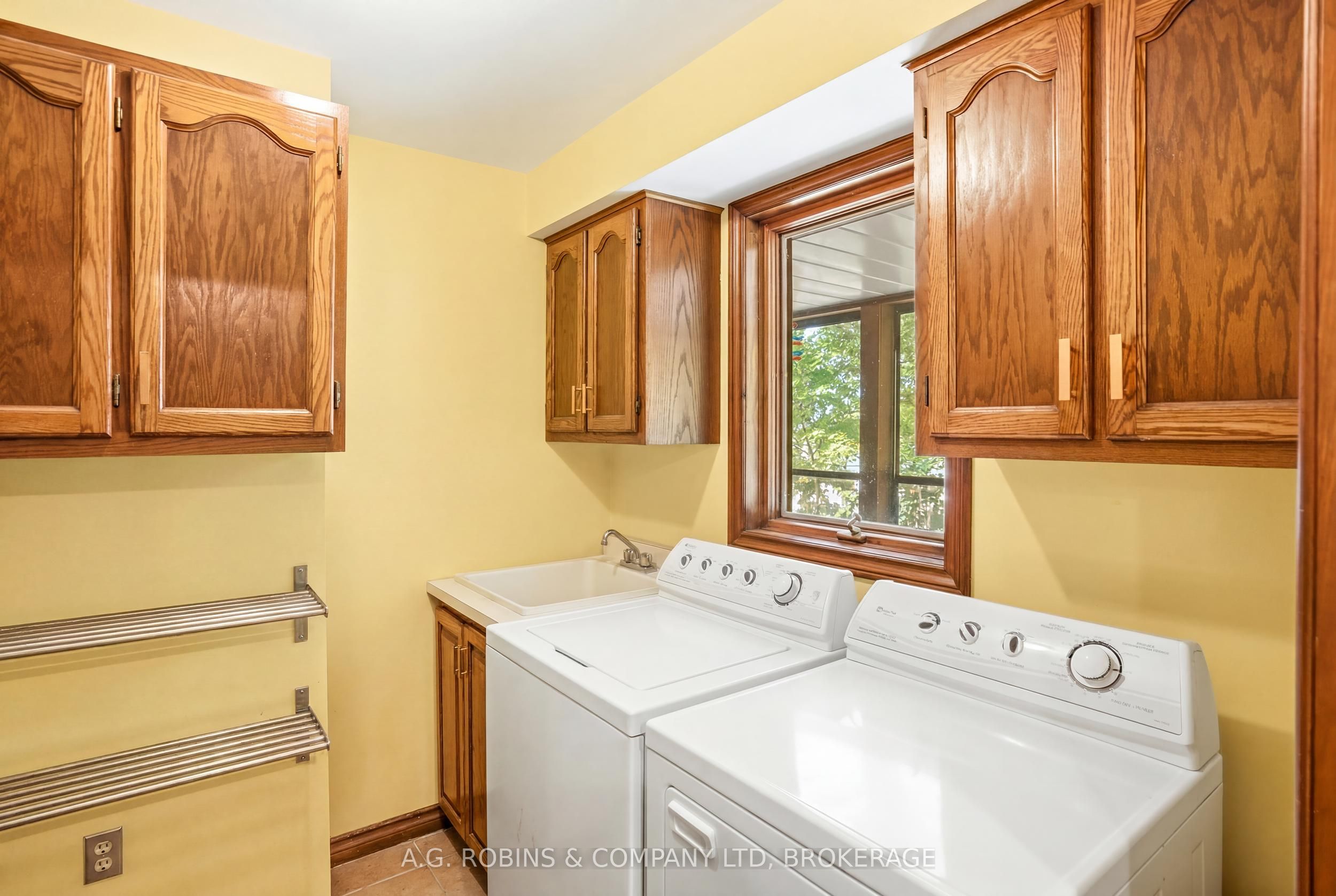 10599 Lakeshore Road Property Photo 23