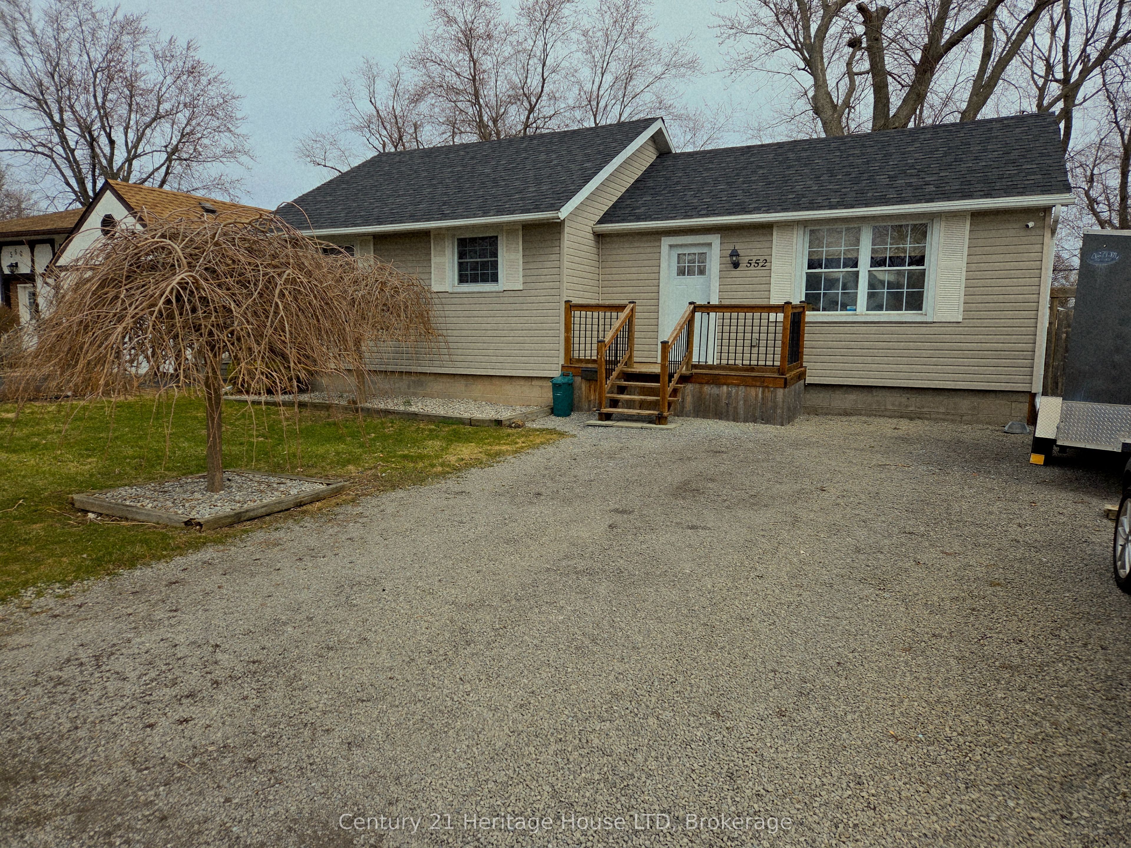 552 Lakeview Road Property Photo 1
