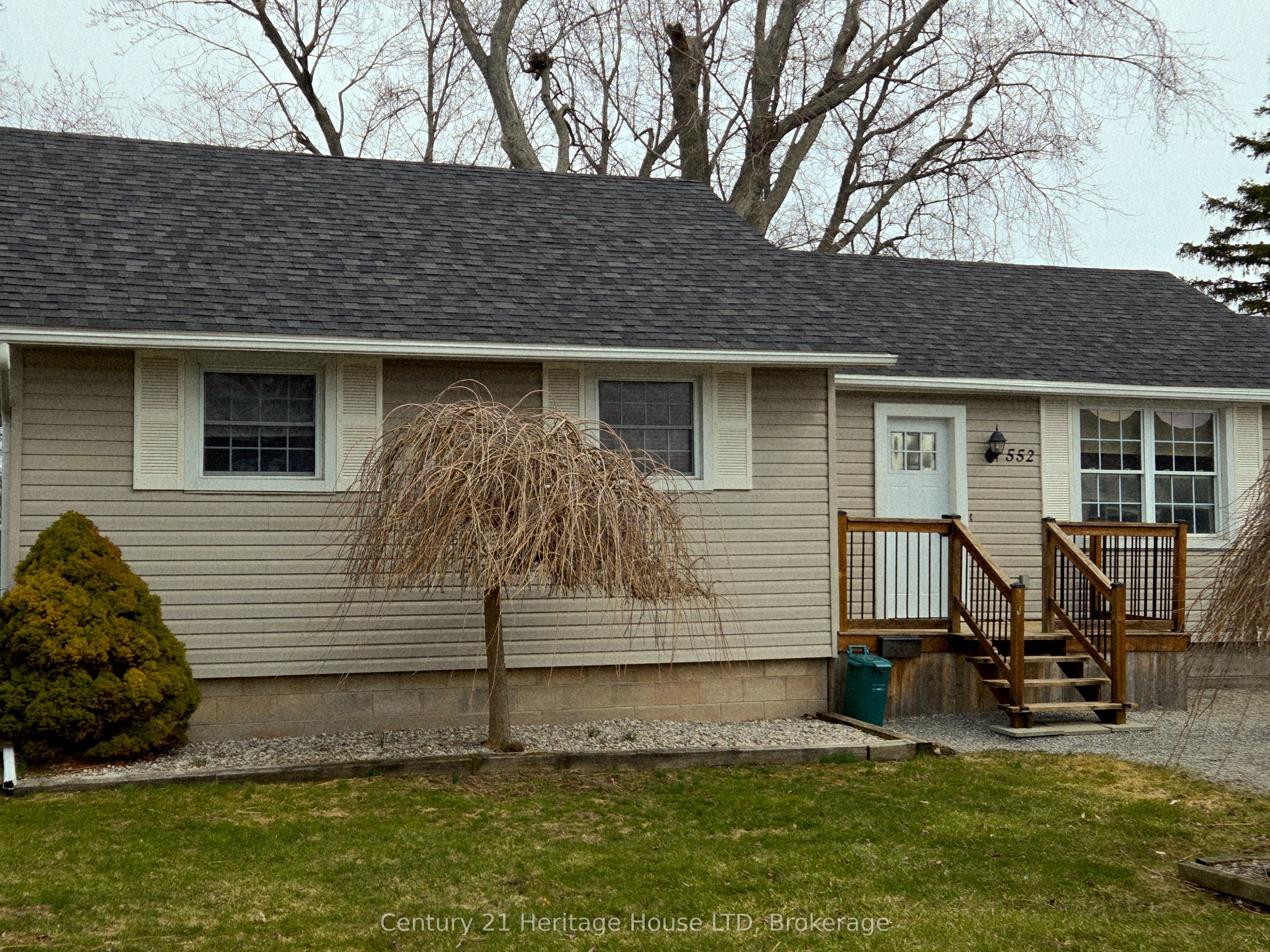 552 Lakeview Road Property Photo 2