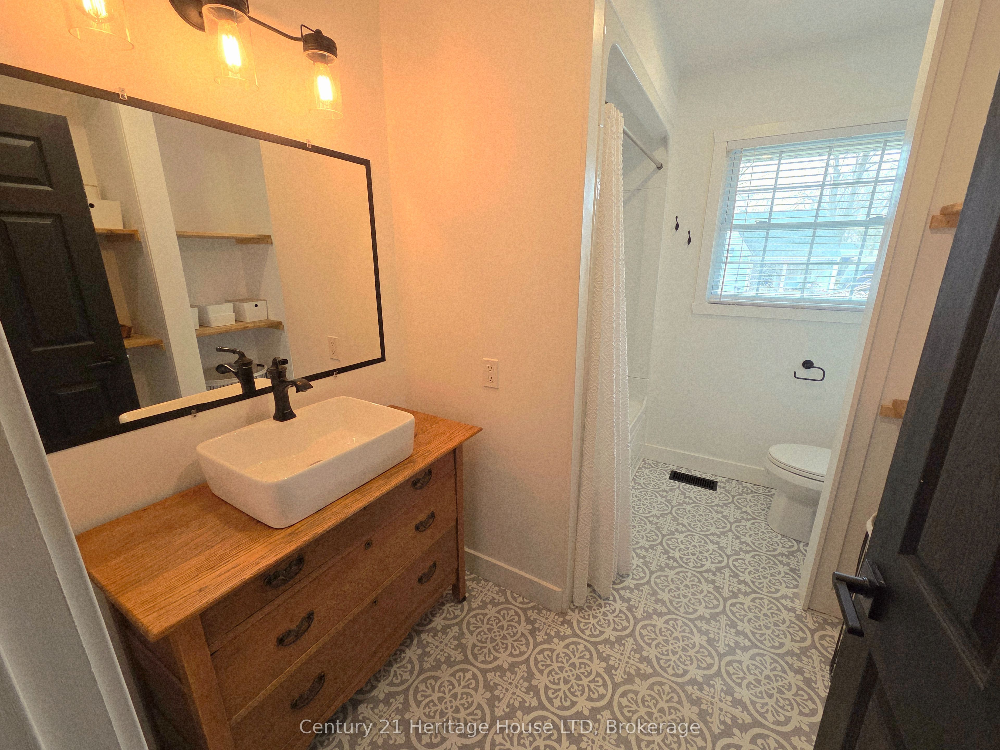 552 Lakeview Road Property Photo 13