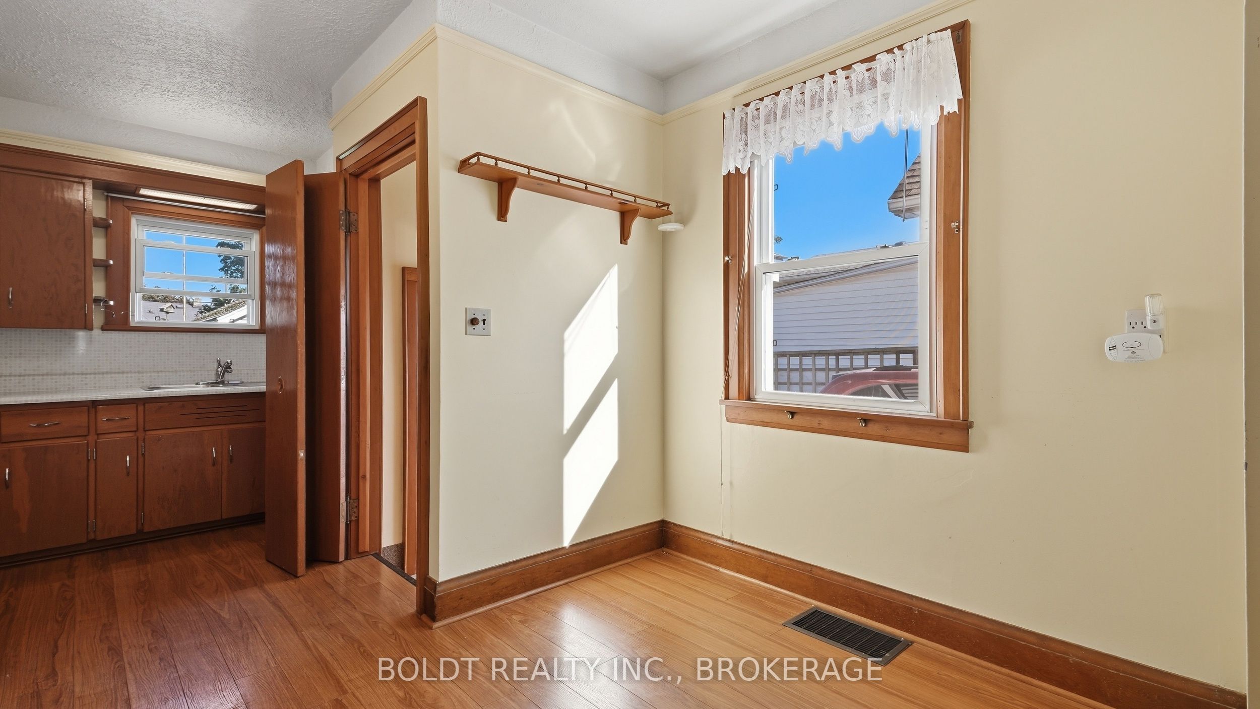 86 Rykert Street Property Photo 5
