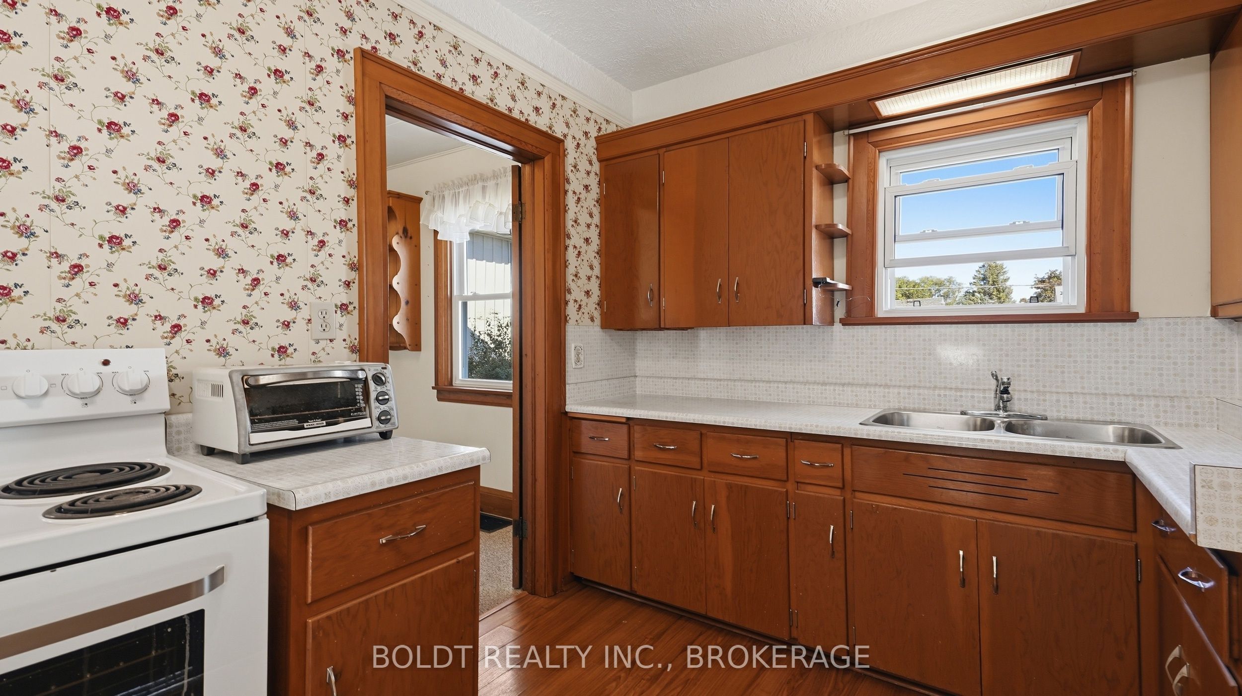 86 Rykert Street Property Photo 12