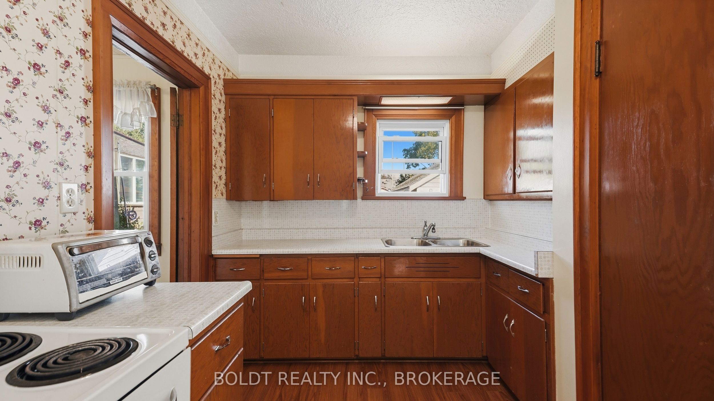 86 Rykert Street Property Photo 13