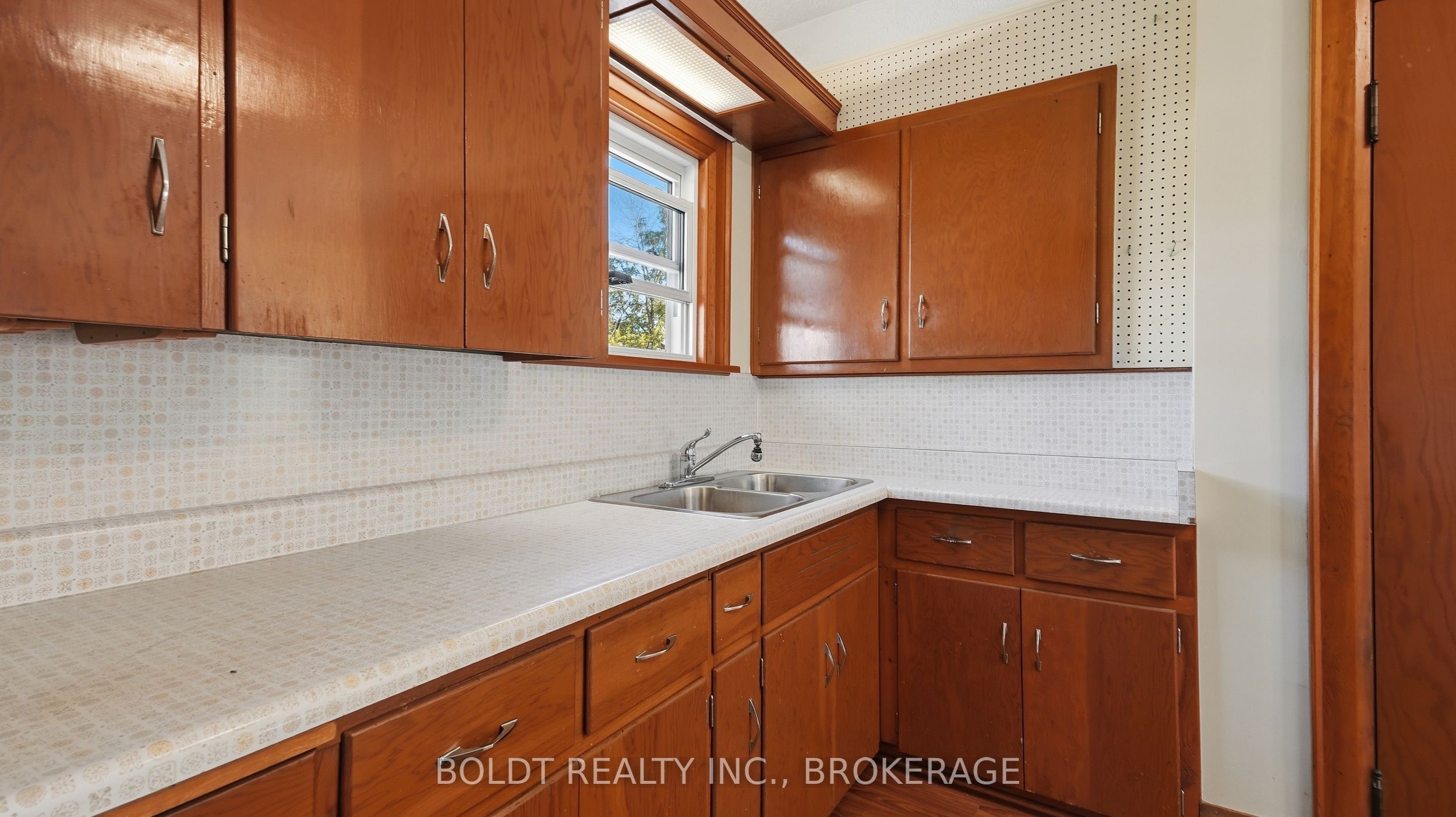86 Rykert Street Property Photo 14