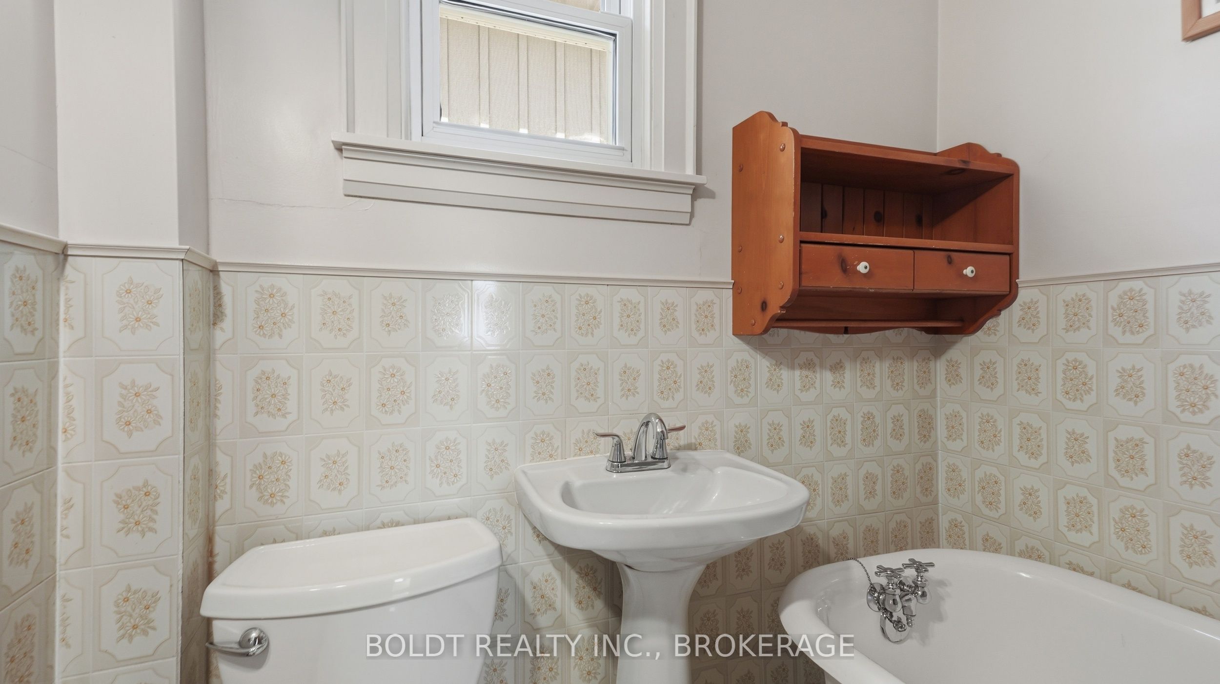86 Rykert Street Property Photo 16
