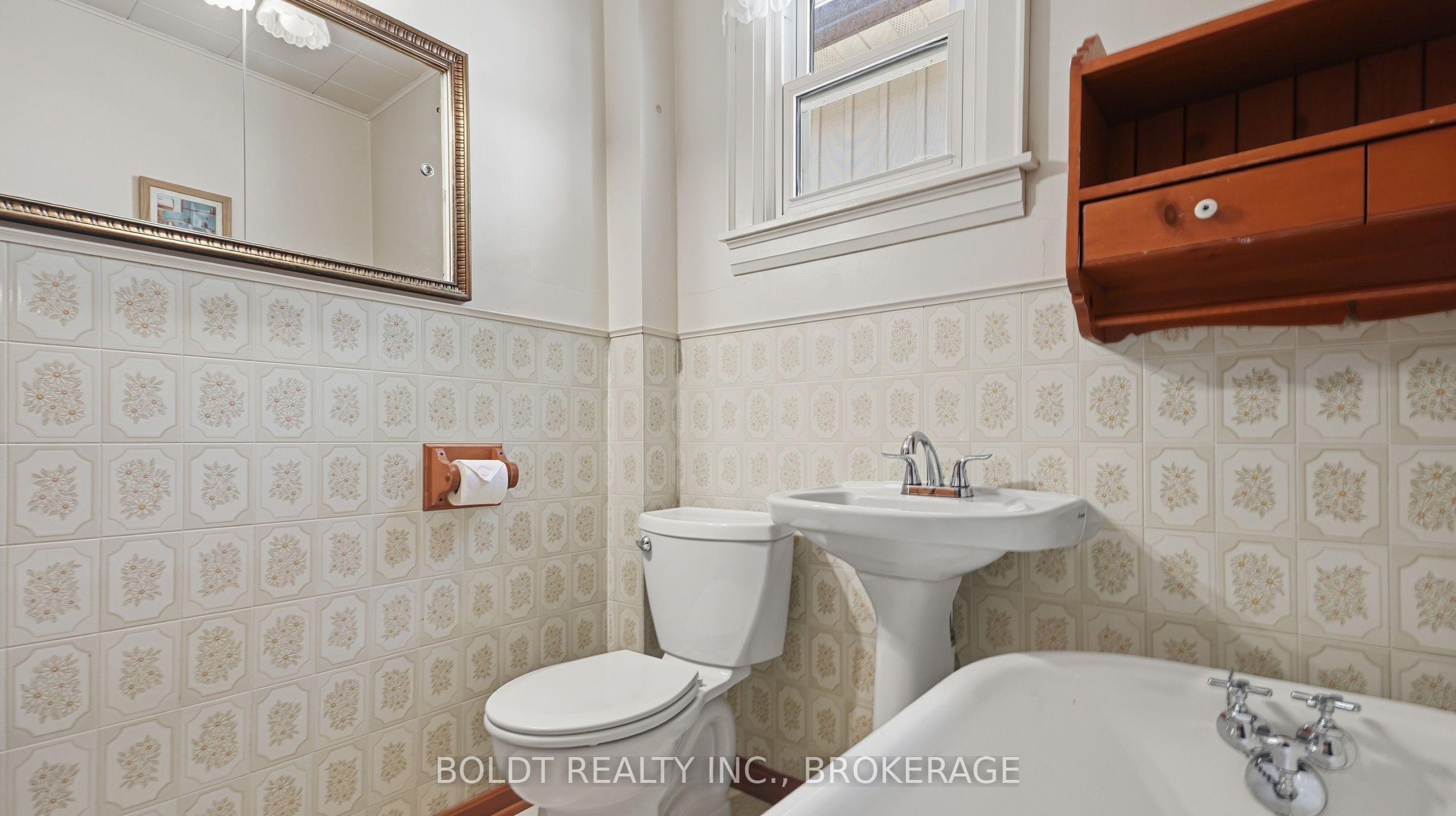 86 Rykert Street Property Photo 17