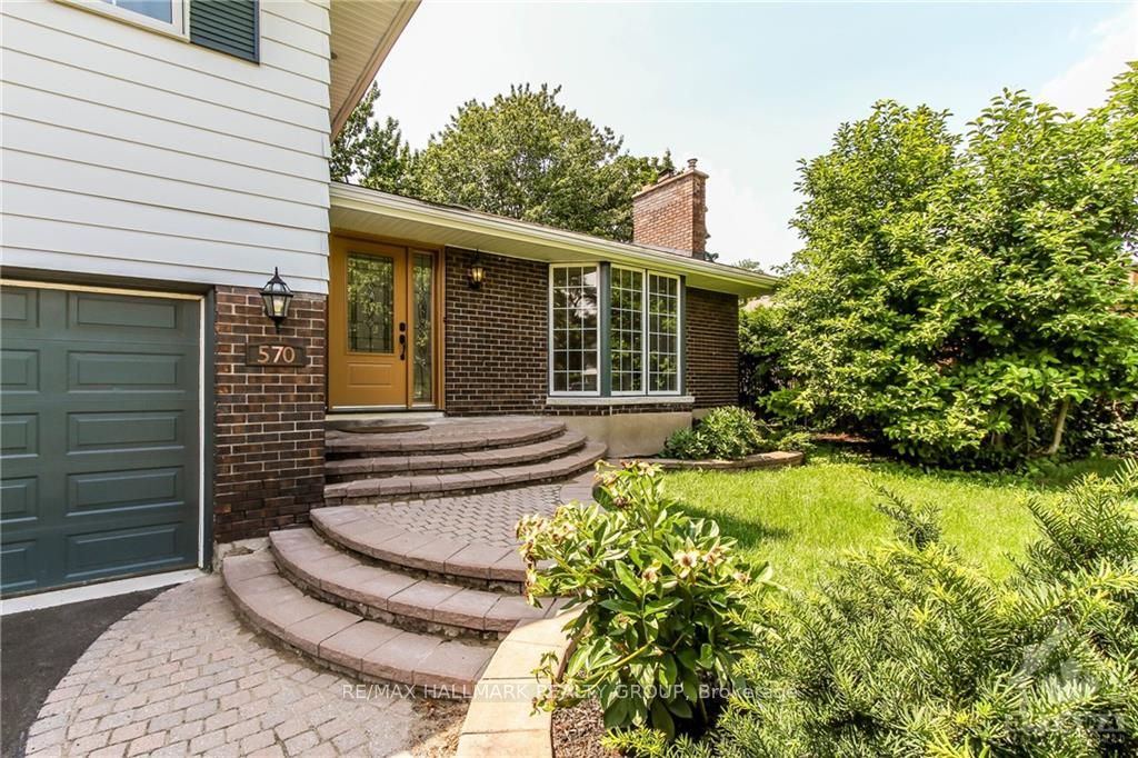 570 Duff Crescent Property Photo 2