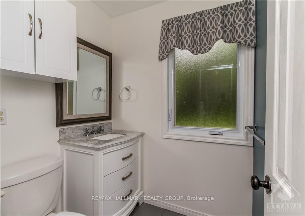 570 Duff Crescent Property Photo 11