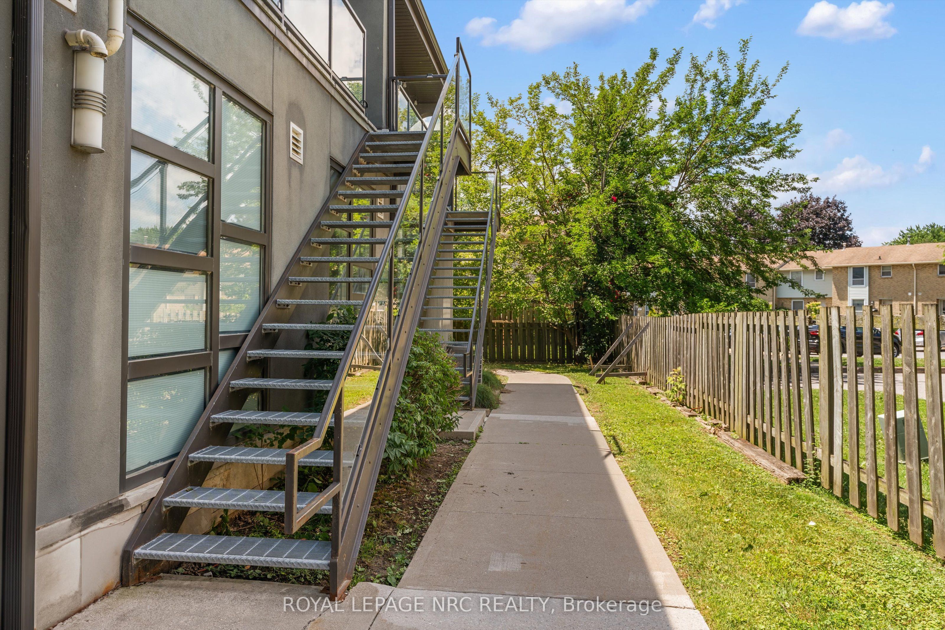 411 Lake Street 220 Property Photo 4