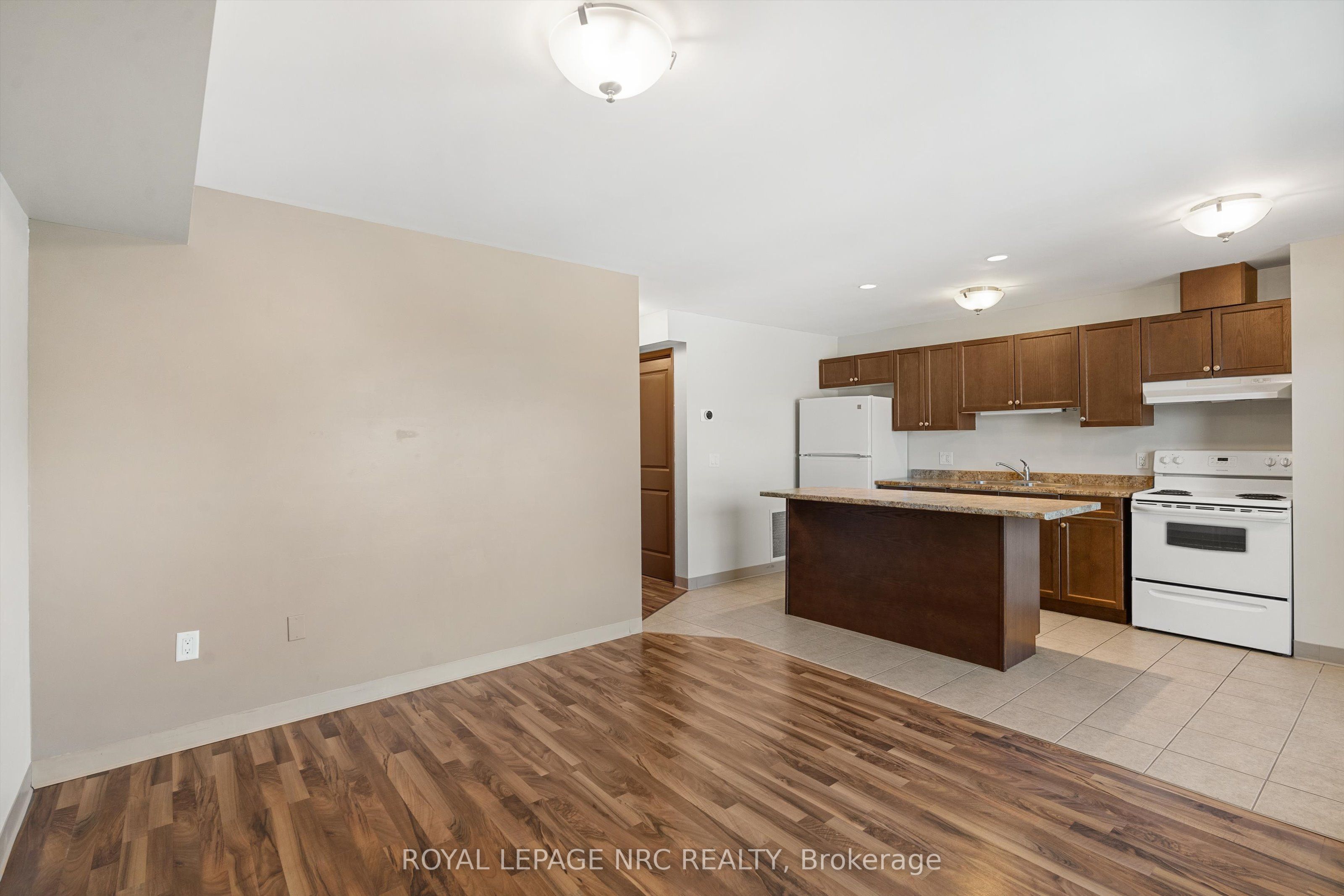 411 Lake Street 220 Property Photo 6