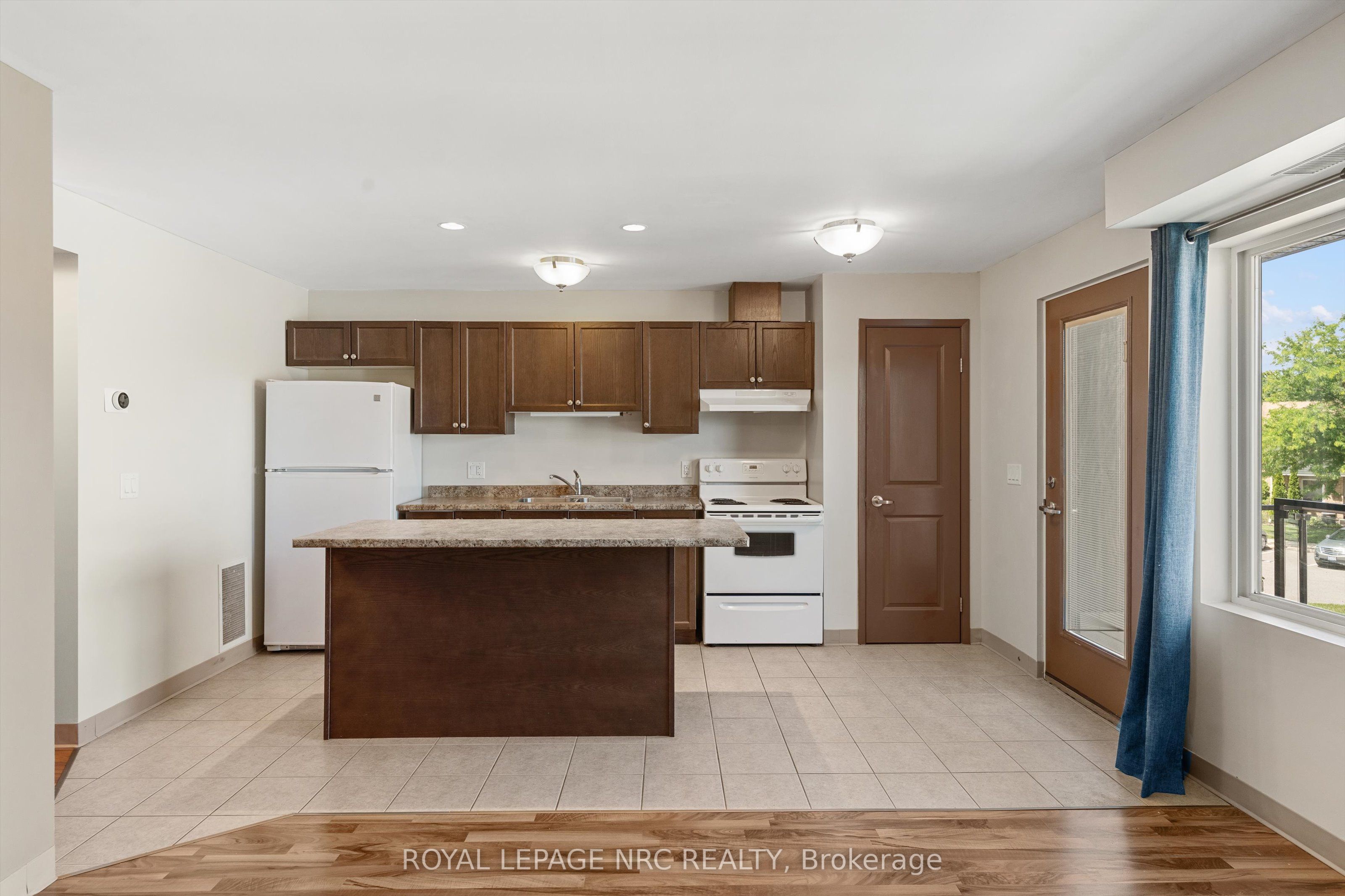 411 Lake Street 220 Property Photo 8