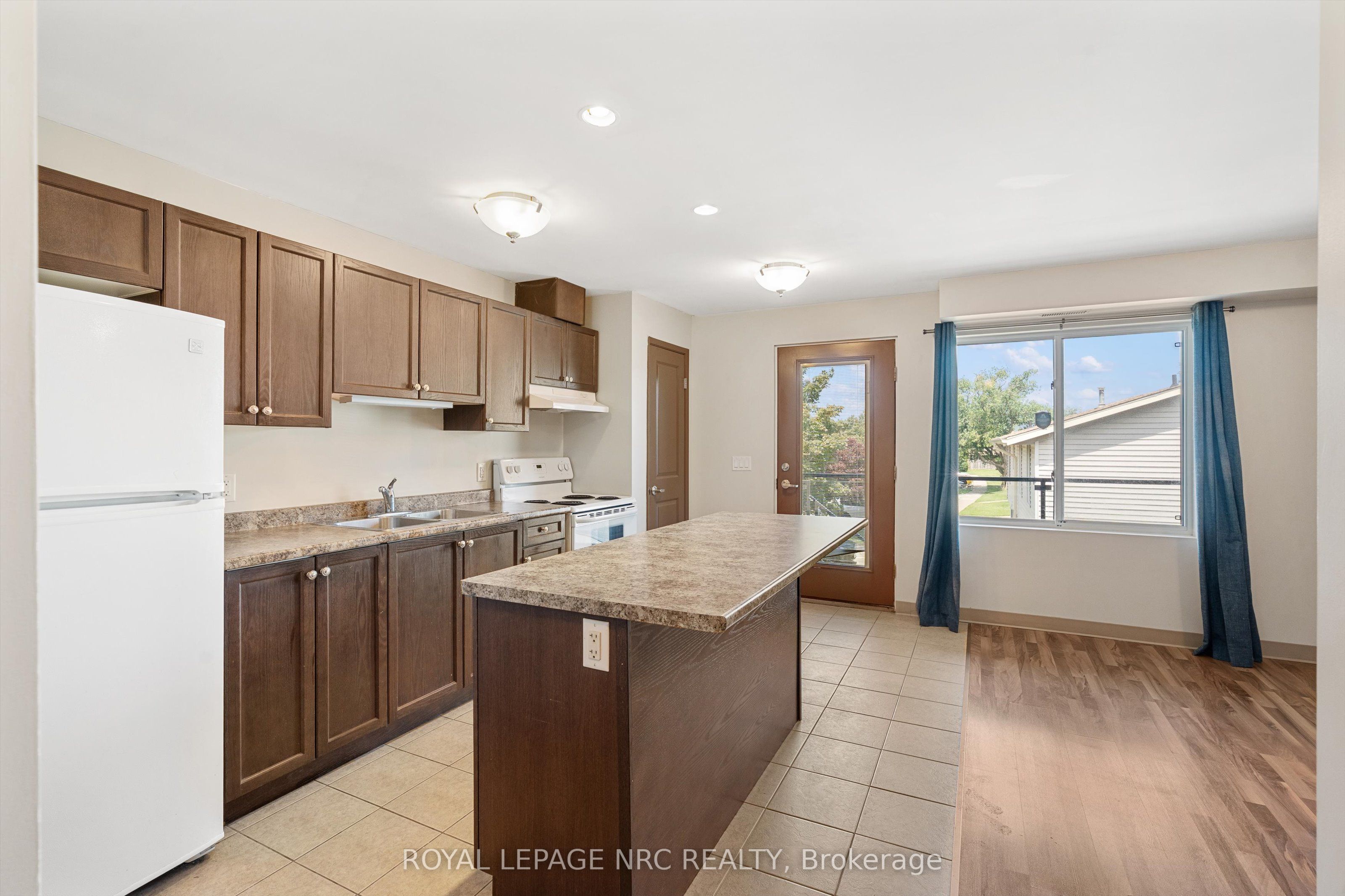 411 Lake Street 220 Property Photo 9
