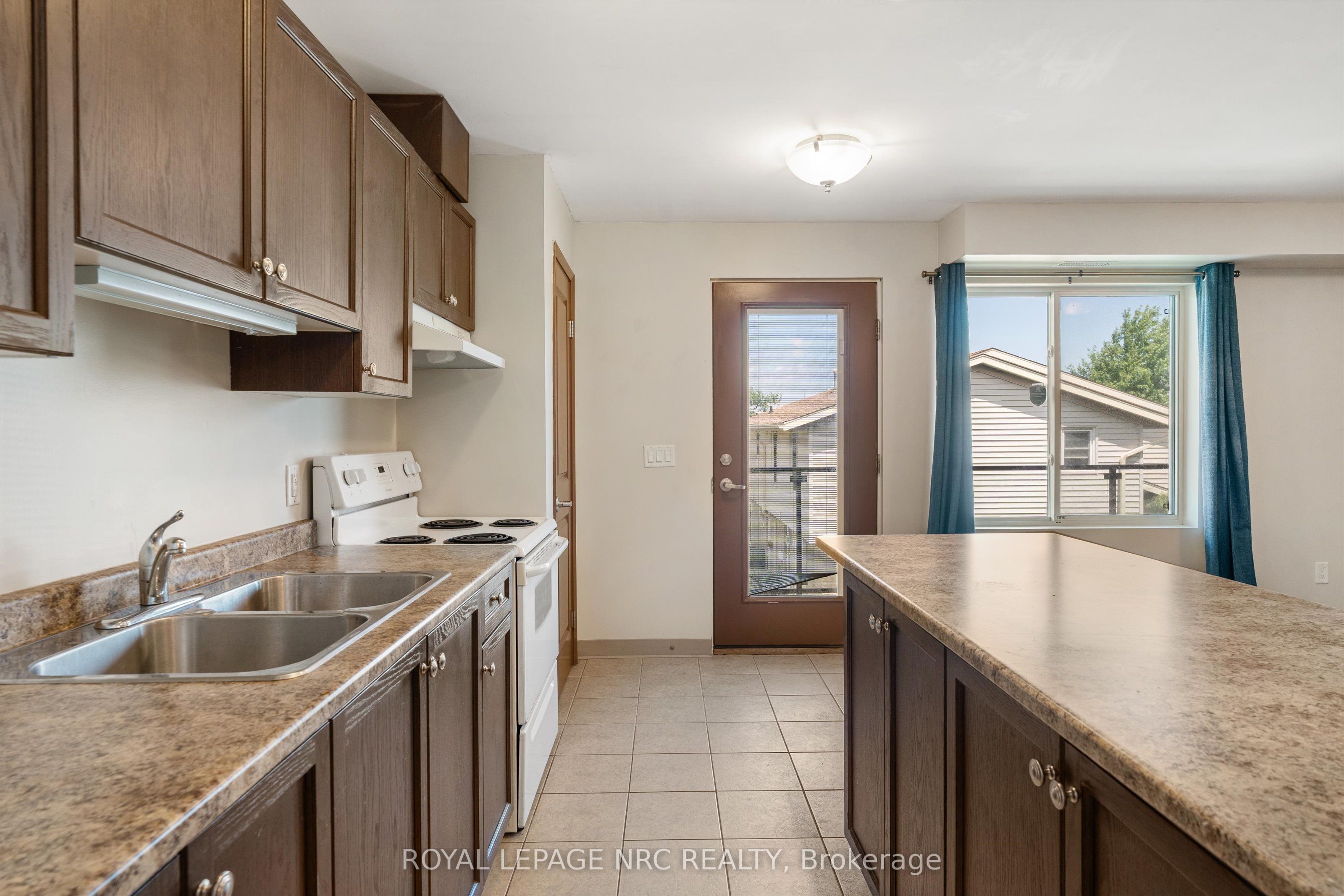 411 Lake Street 220 Property Photo 10