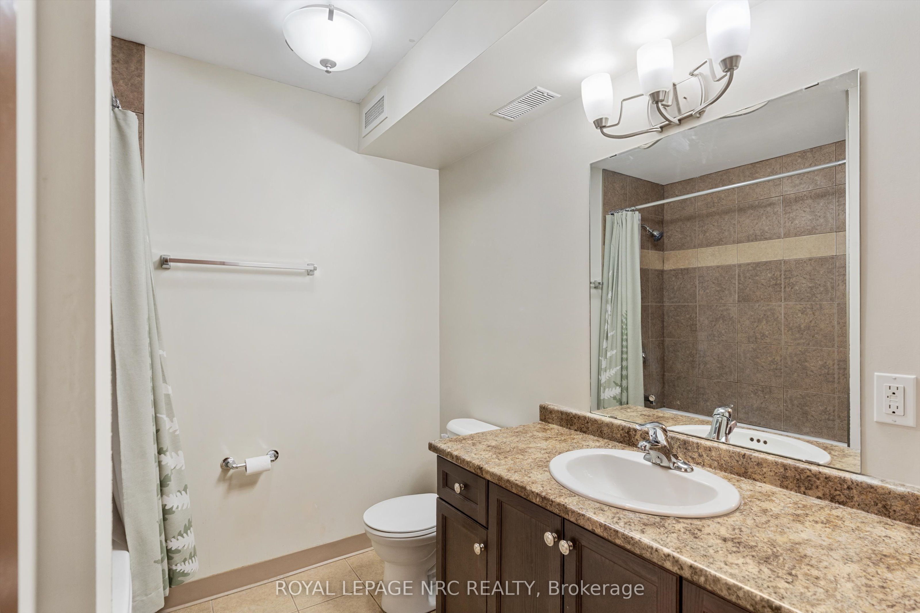 411 Lake Street 220 Property Photo 16