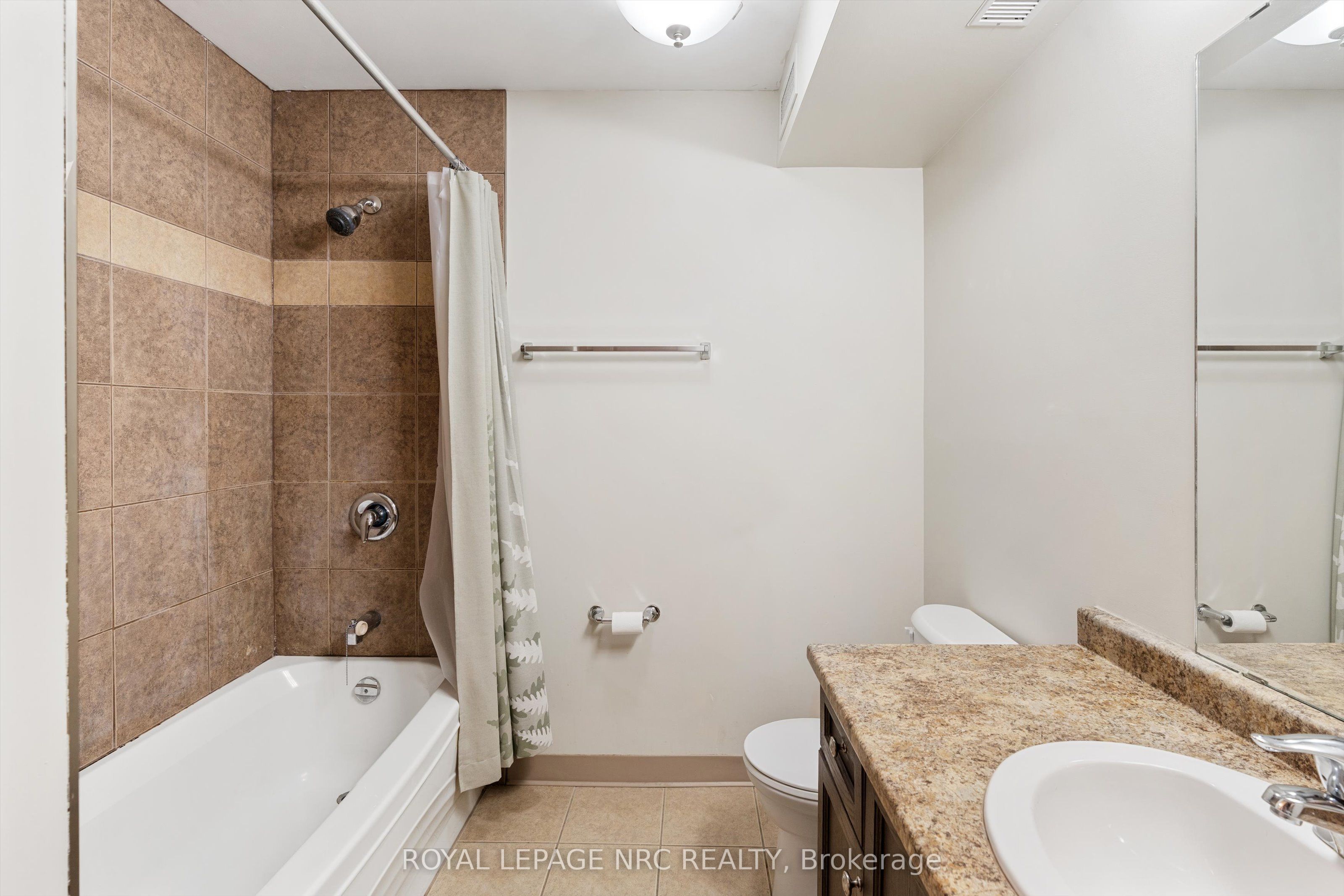 411 Lake Street 220 Property Photo 17