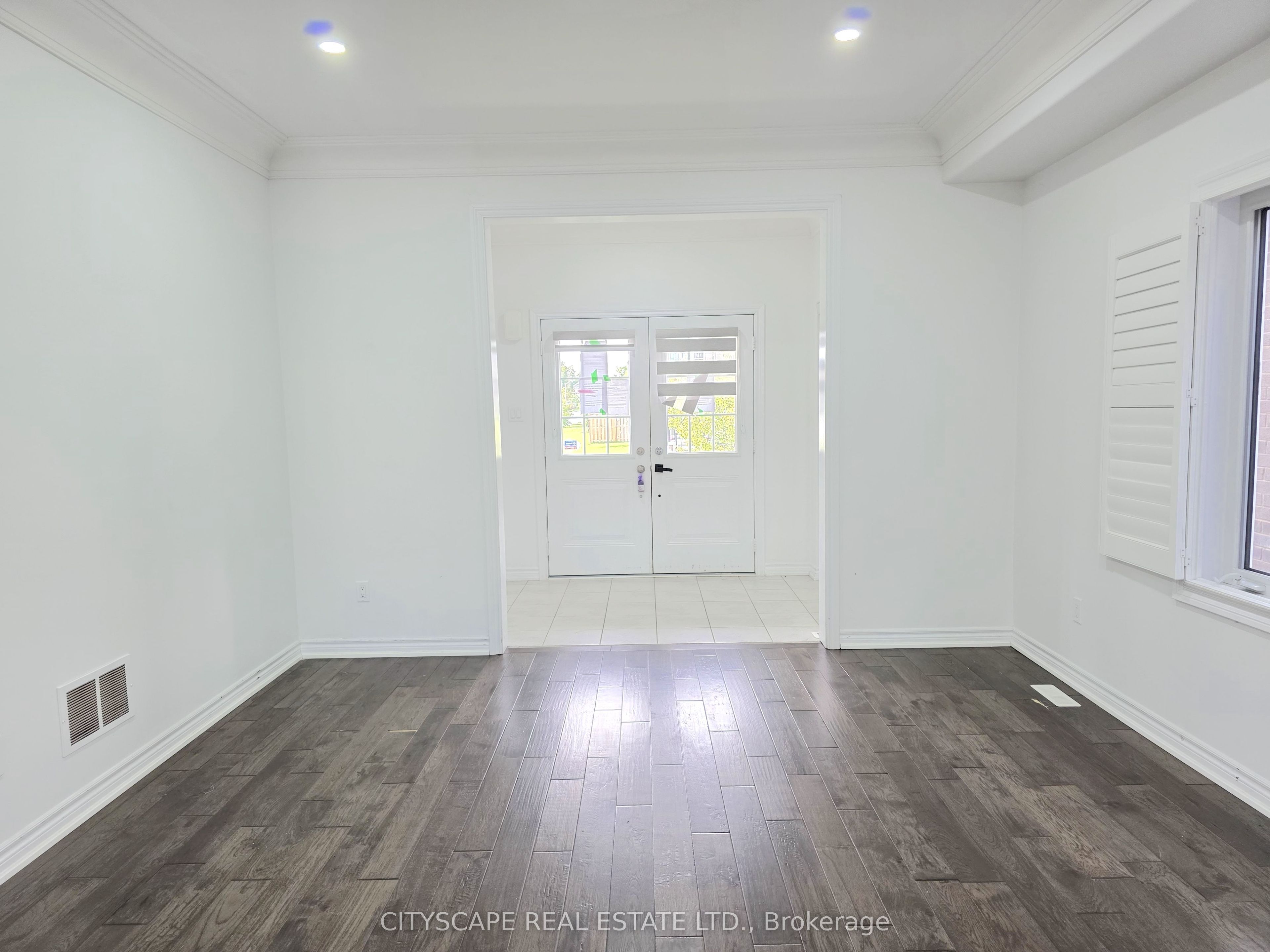 321 Van Dusen Avenue Property Photo 8