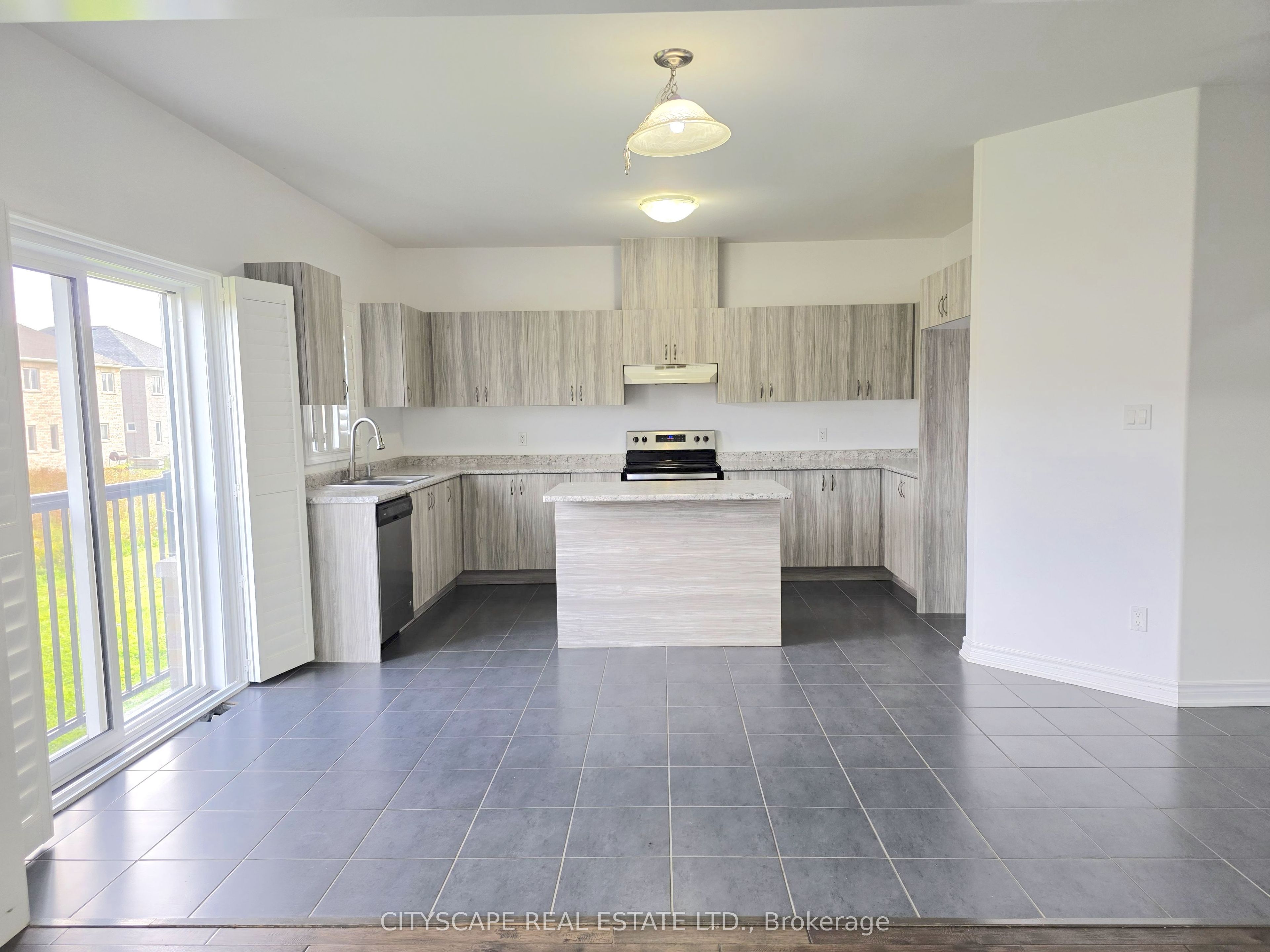 321 Van Dusen Avenue Property Photo 9