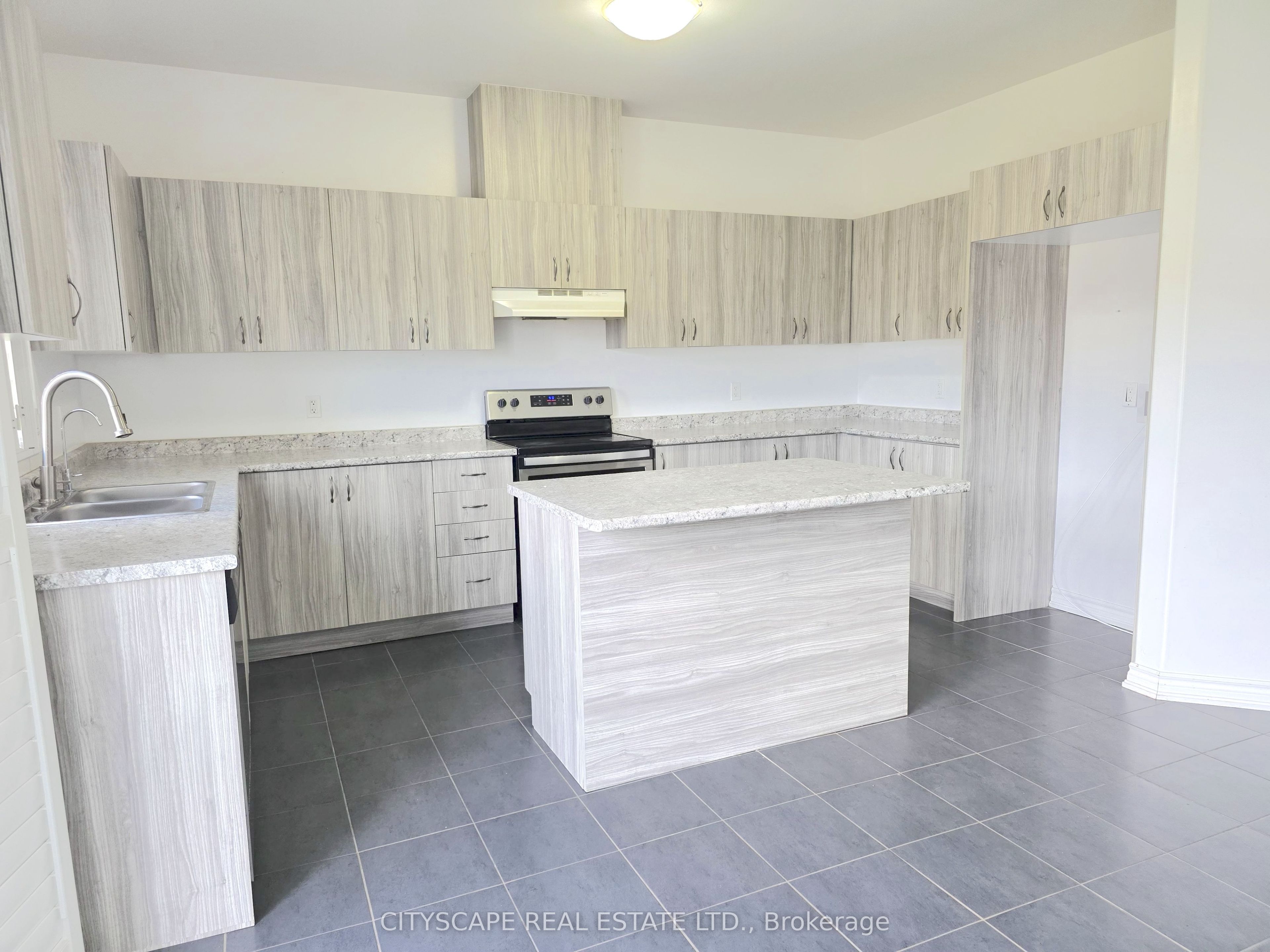 321 Van Dusen Avenue Property Photo 11