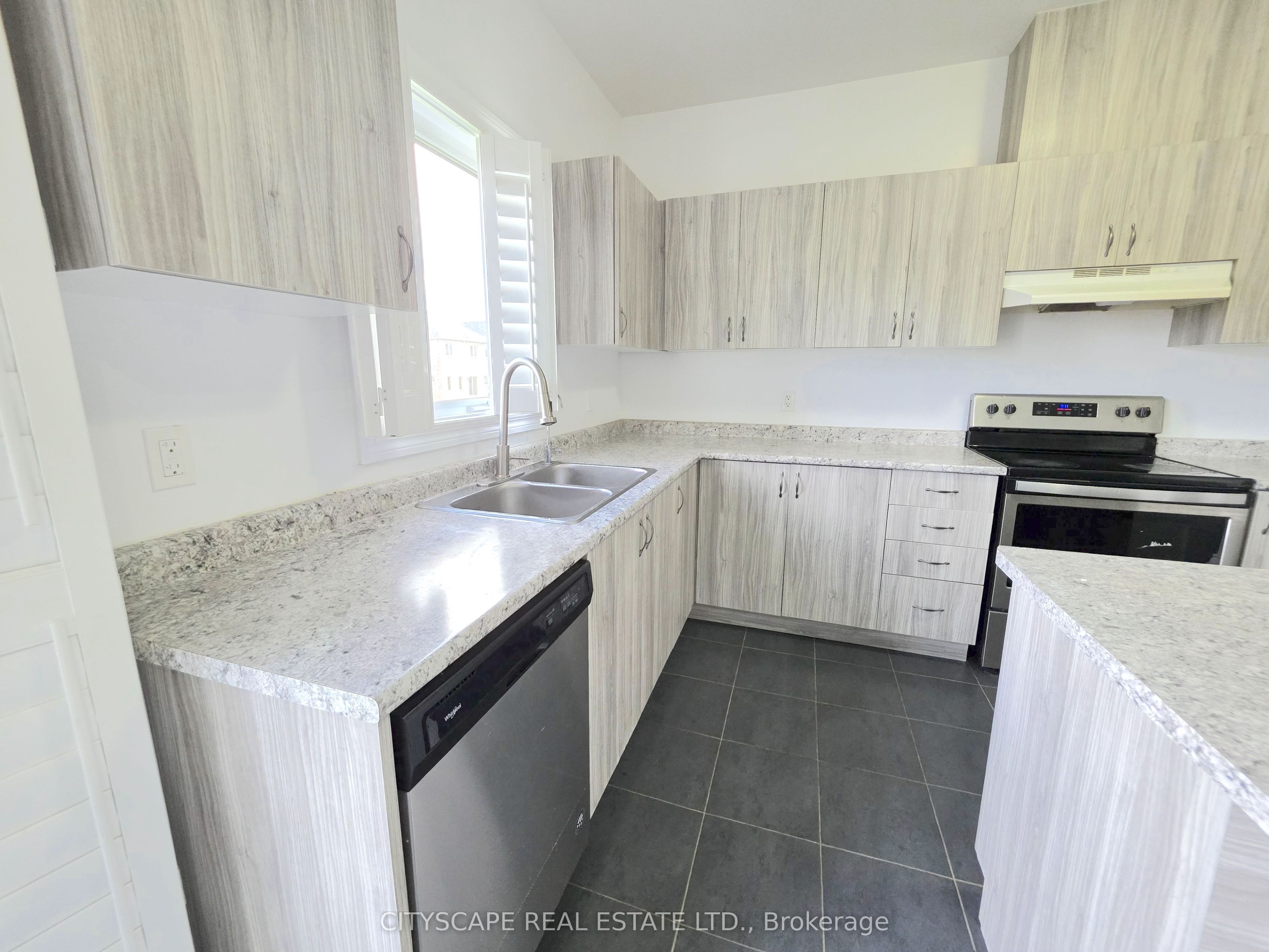 321 Van Dusen Avenue Property Photo 13