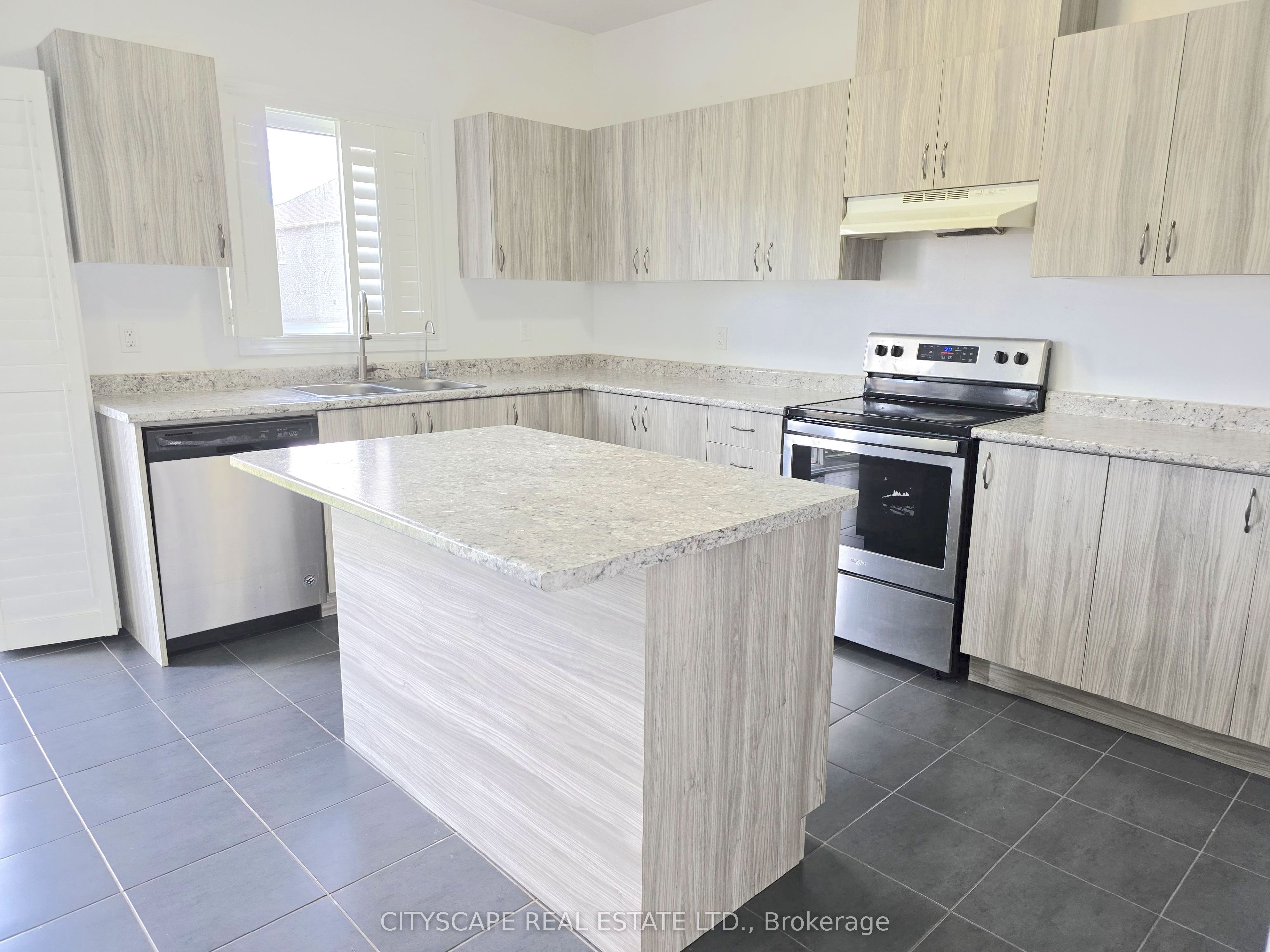 321 Van Dusen Avenue Property Photo 15